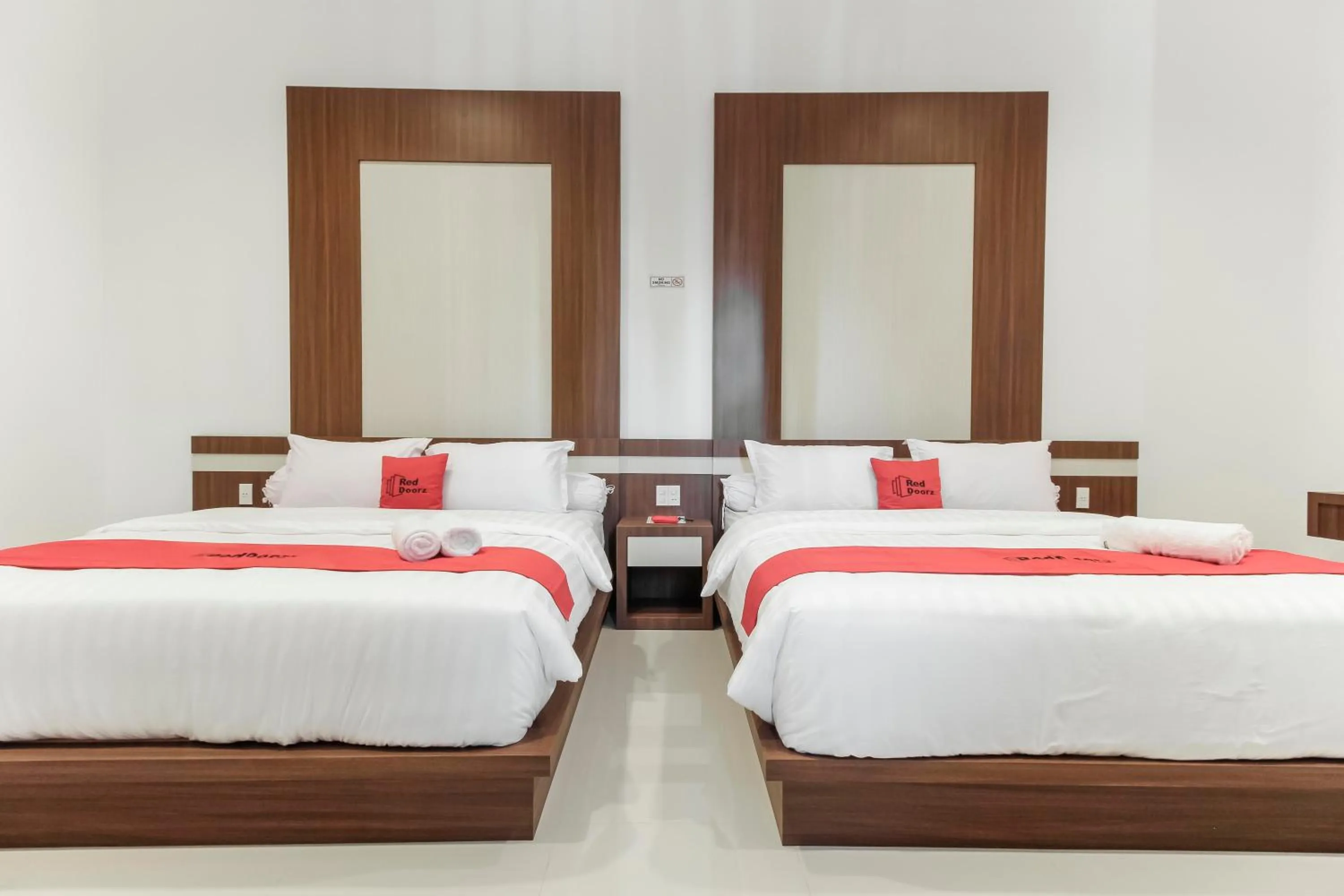 Deluxe Twin Room in RedDoorz Premium @ Setiabudi Medan