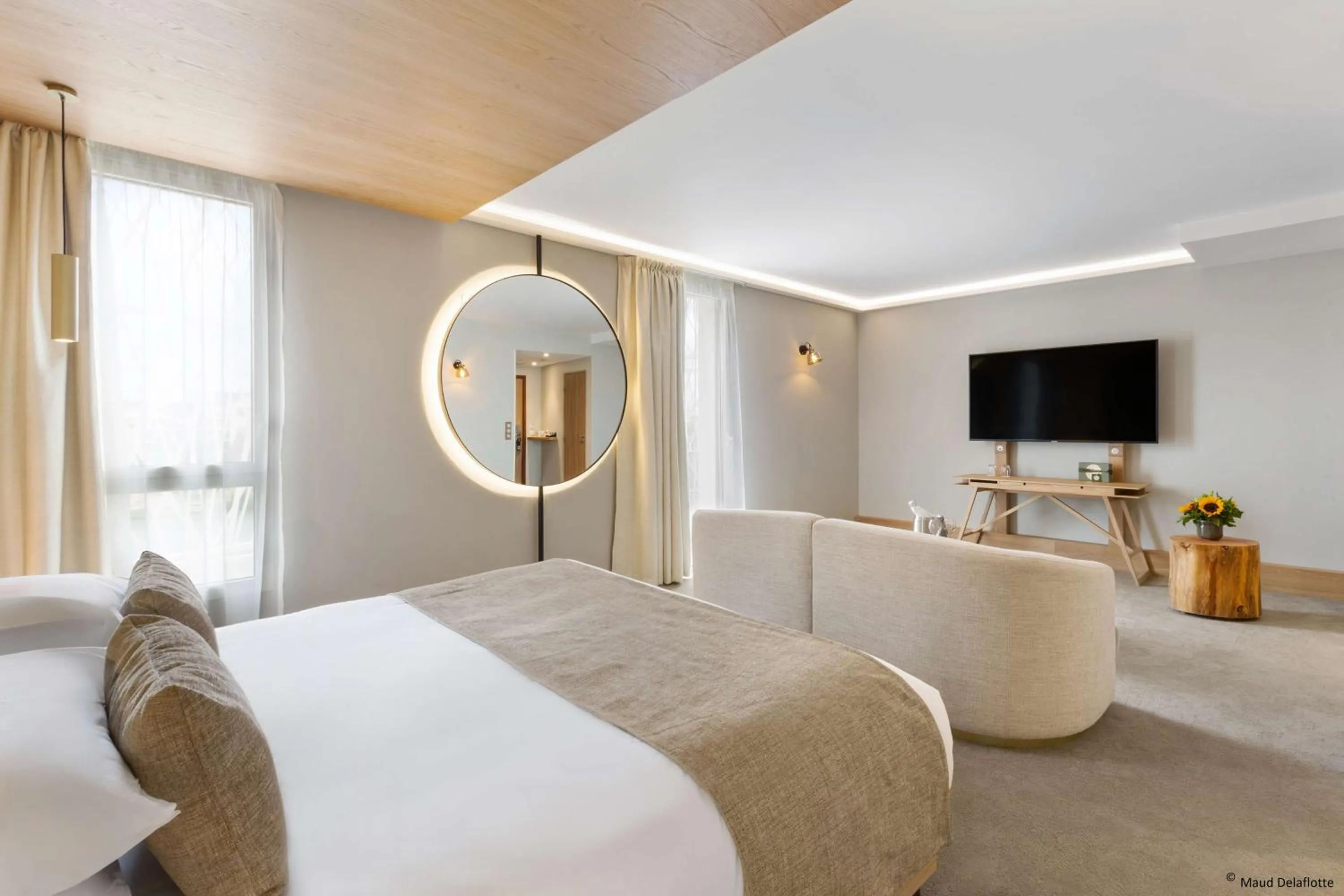 King Suite with Balcony and River View in Aiden by Best Western T'aim Hotel & SPA