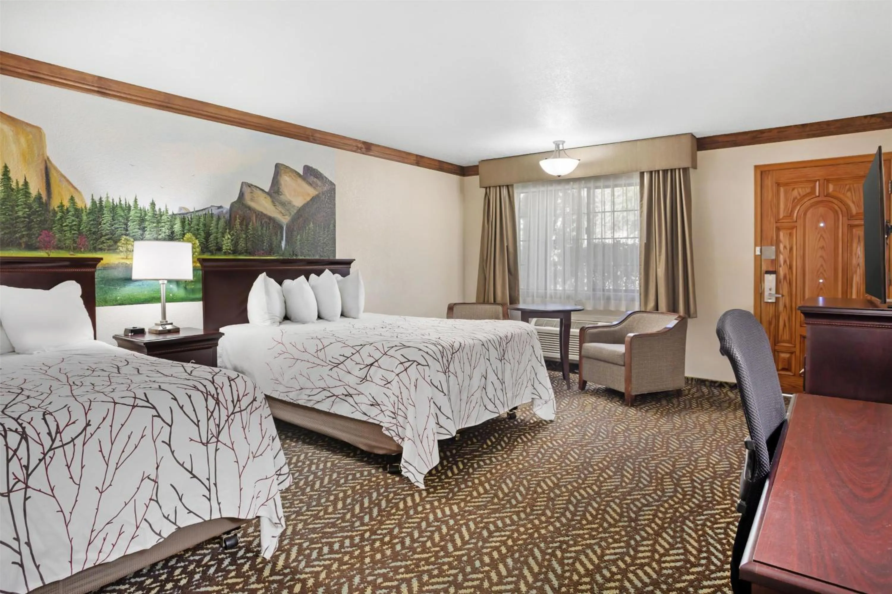 Queen Room with Two Queen Beds and Roll In Shower - Disability Access in Best Western Plus Yosemite Gateway Inn