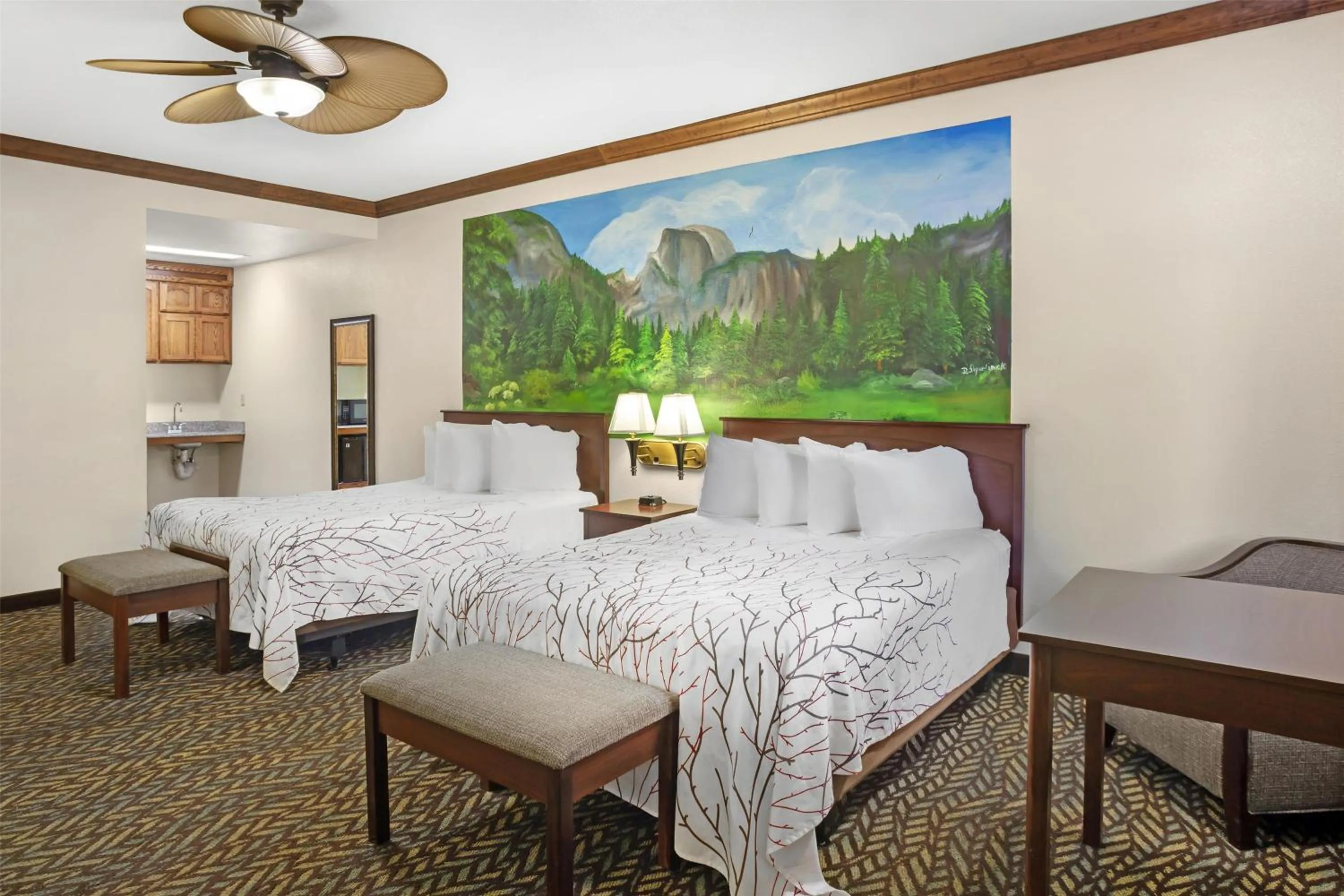 Queen Room with Two Queen Beds - Non-Smoking in Best Western Plus Yosemite Gateway Inn