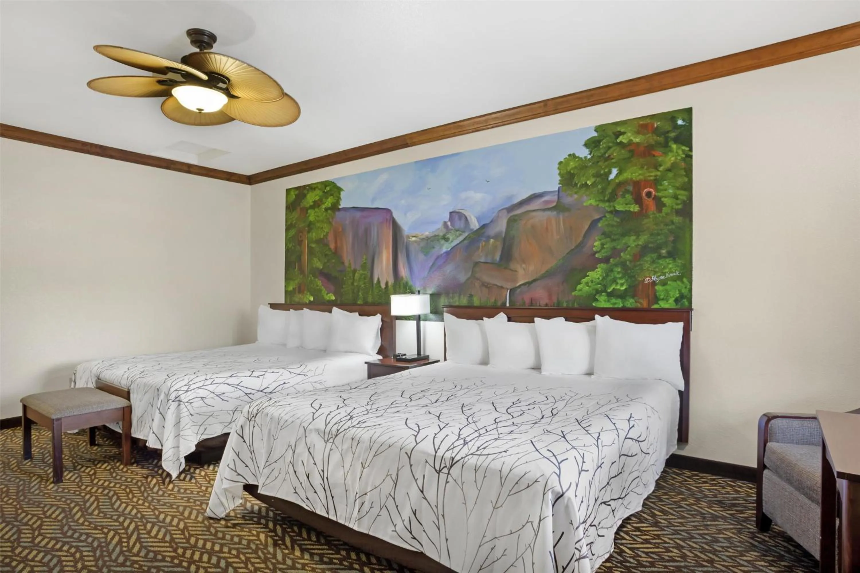 King Room with Two King Beds - Non-Smoking in Best Western Plus Yosemite Gateway Inn