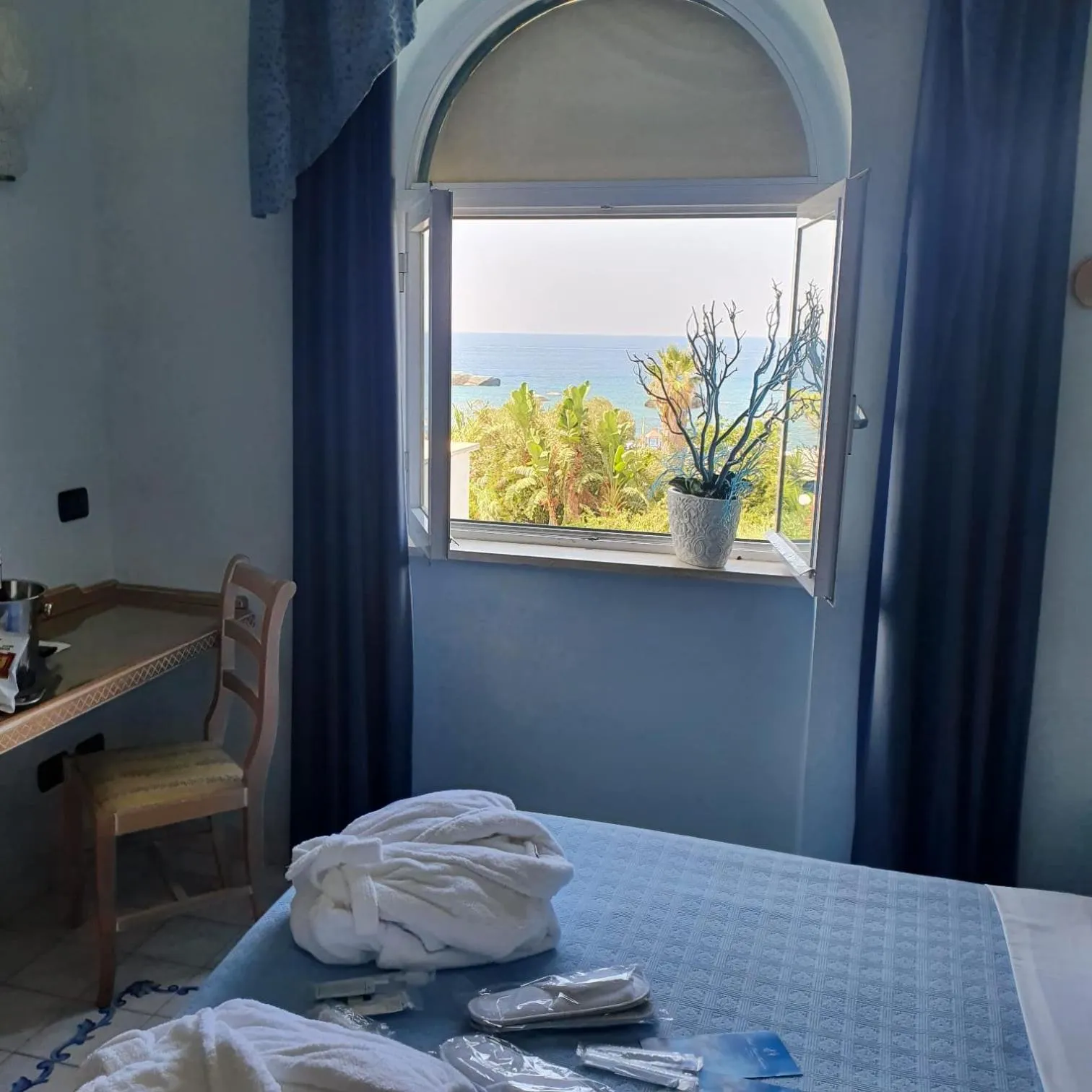 Double Room with Sea View in Hotel Punta Imperatore