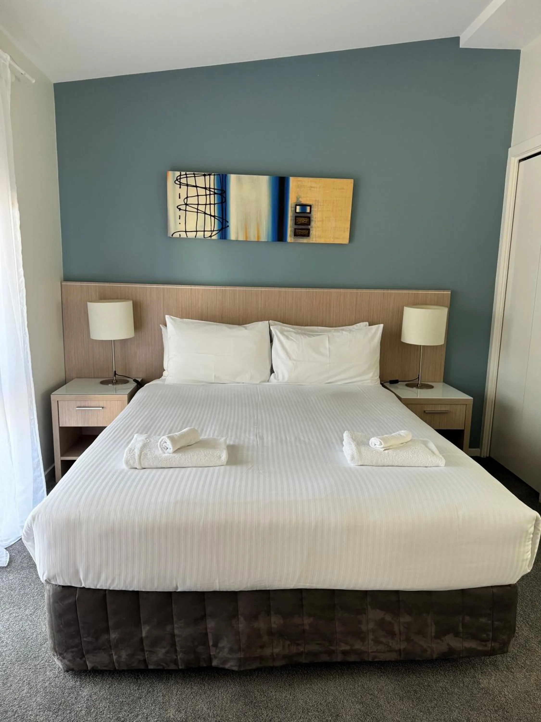 Deluxe Queen Room in Kaloha Holiday Resort Phillip Island