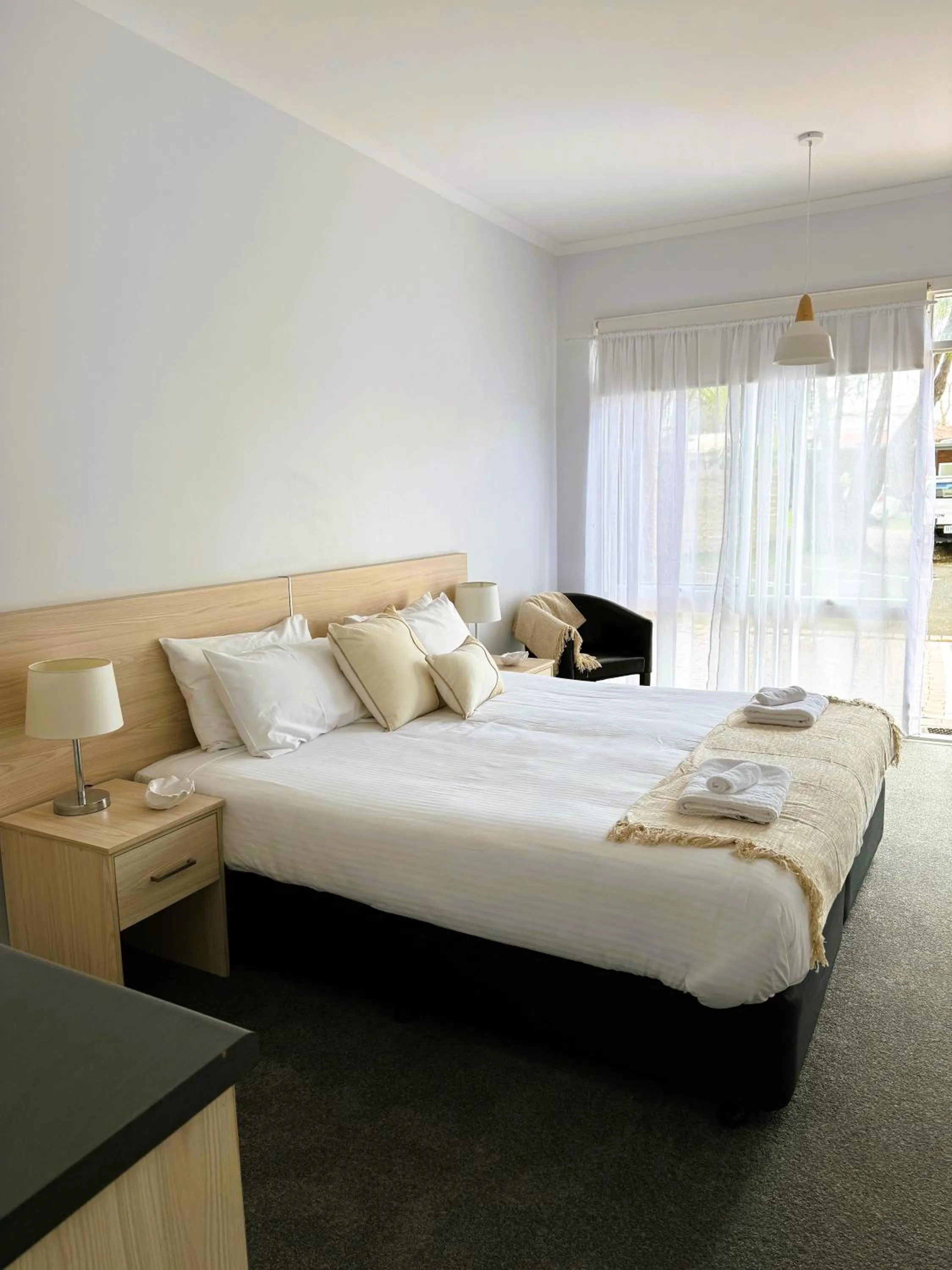 Deluxe King Room in Kaloha Holiday Resort Phillip Island