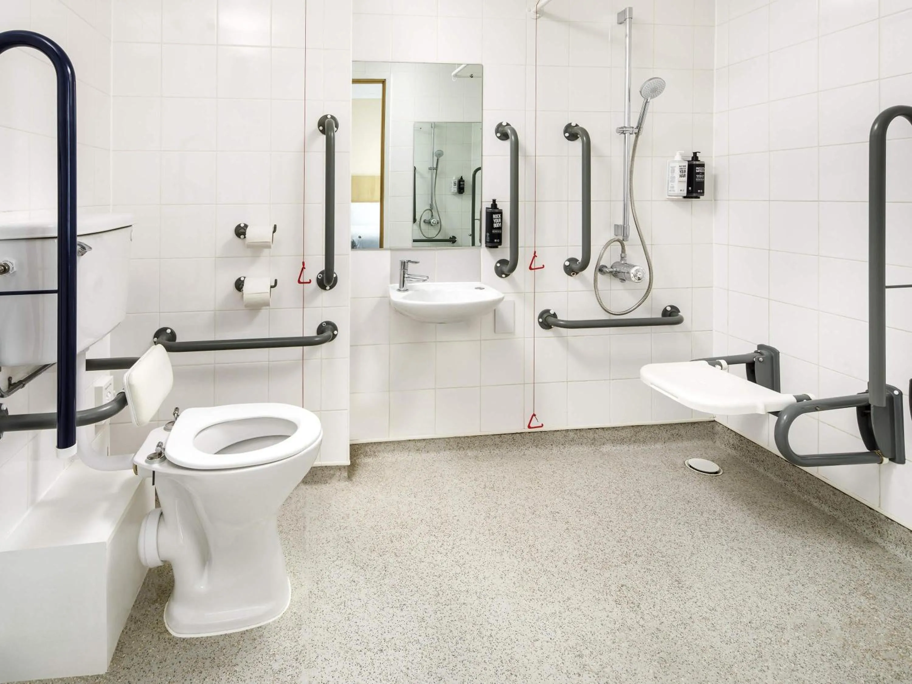 Accessible Twin Room in ibis Nottingham Centre