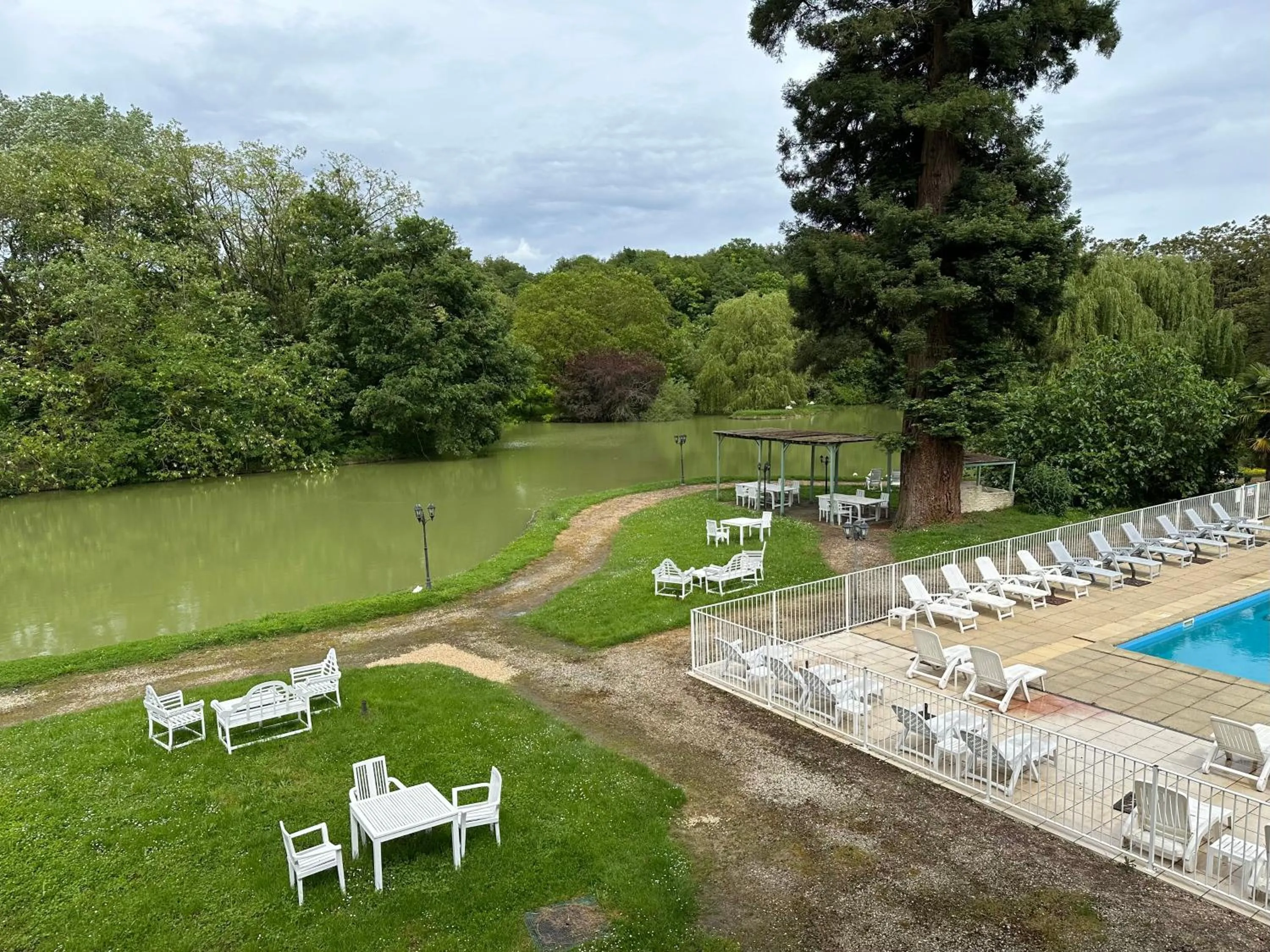 Superior Double Room with Lake View - single occupancy in CHATEAU Les VALLÉES