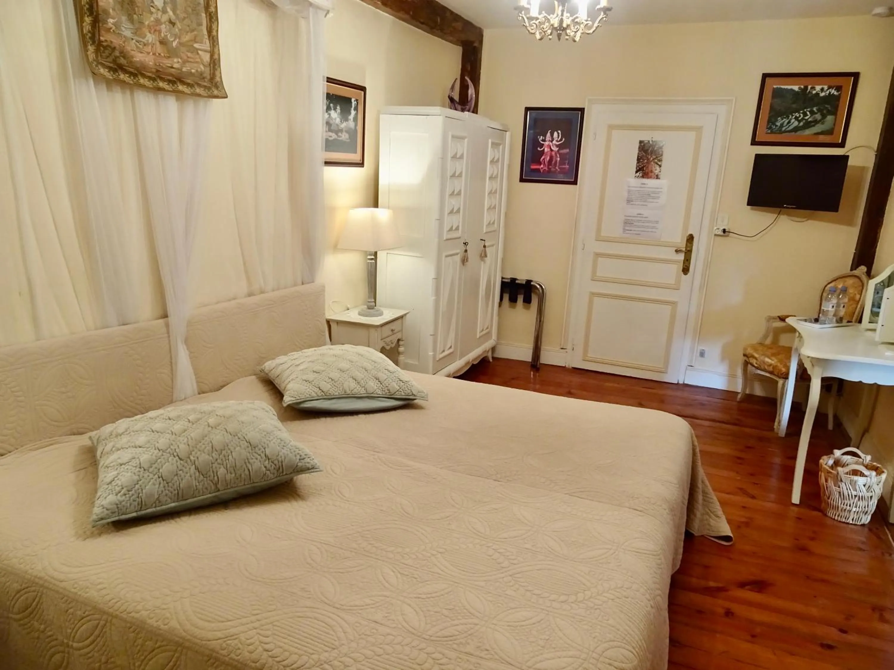 Double or Twin Room with Garden View - single occupancy in CHATEAU Les VALLÉES