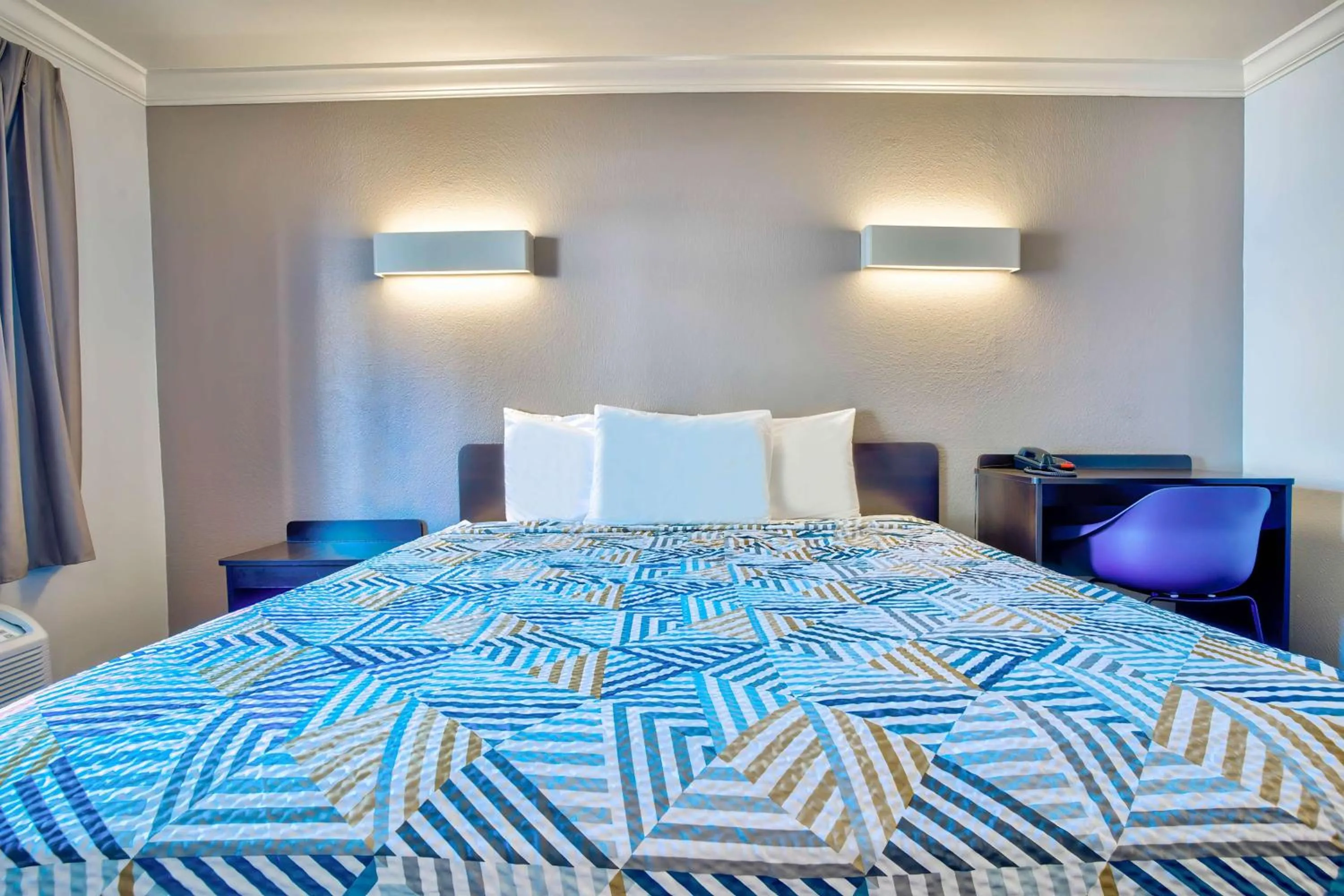 Queen Room - Non-Smoking in Motel 6-Menifee, CA