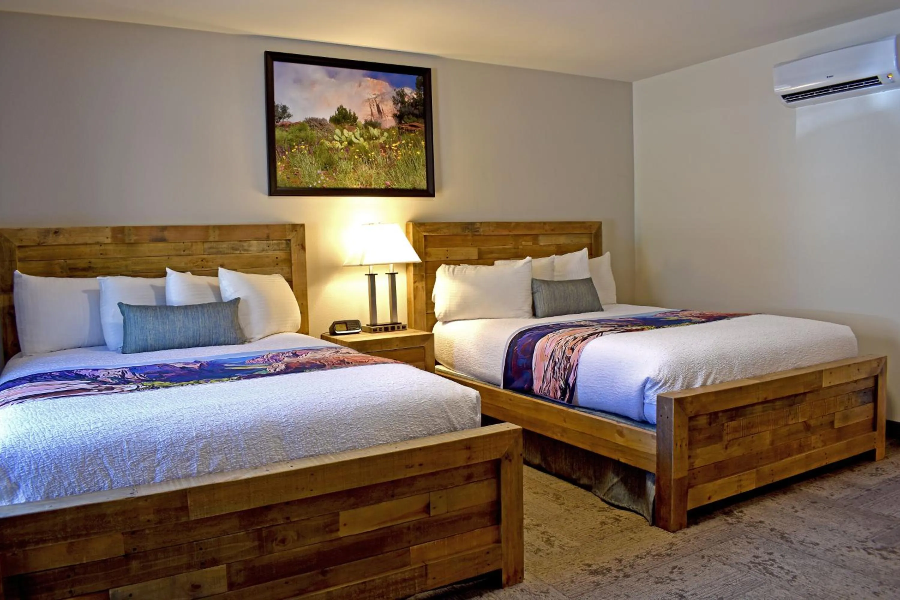 Queen Room with Two Queen Beds in Bumbleberry Inn