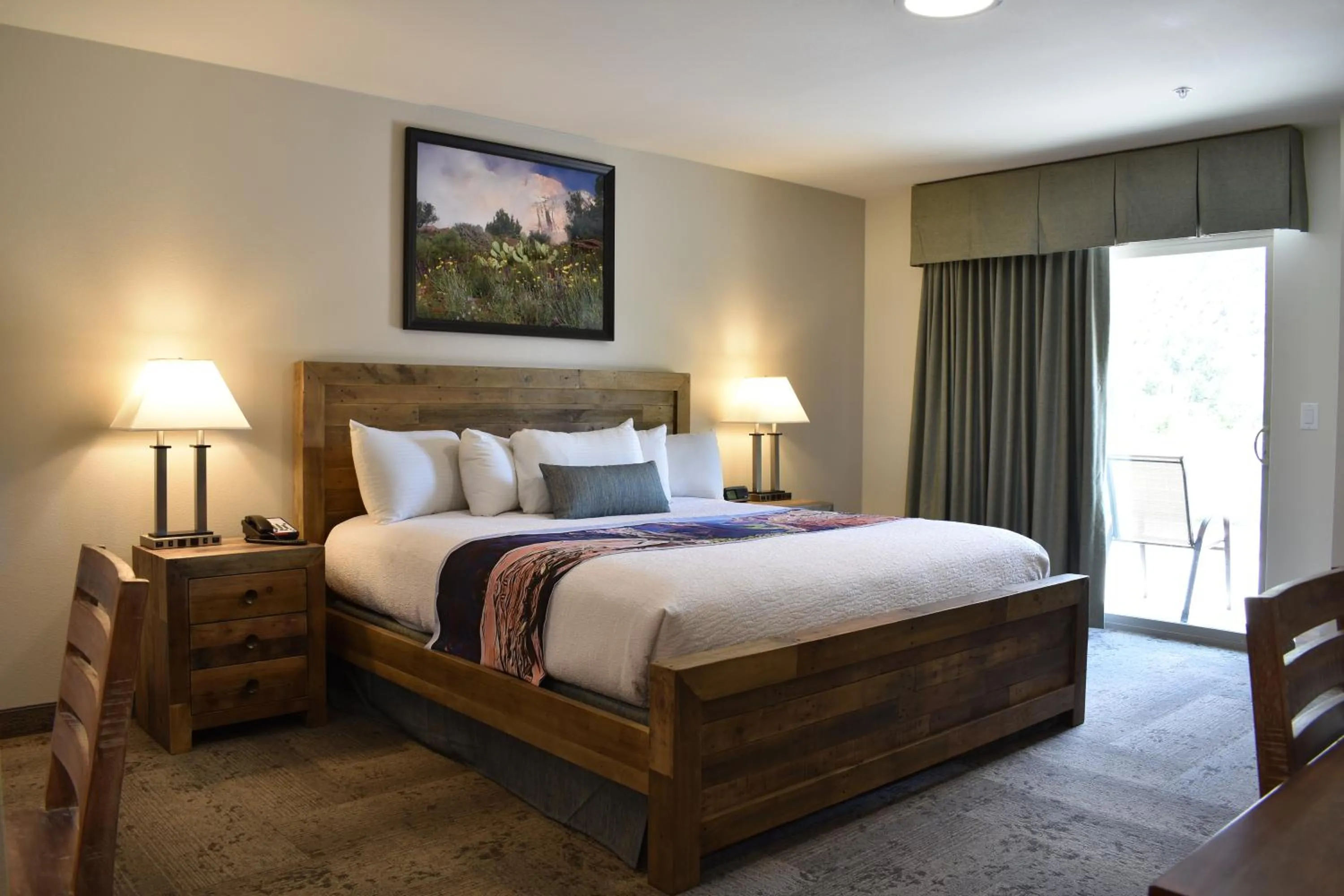 Queen Room in Bumbleberry Inn