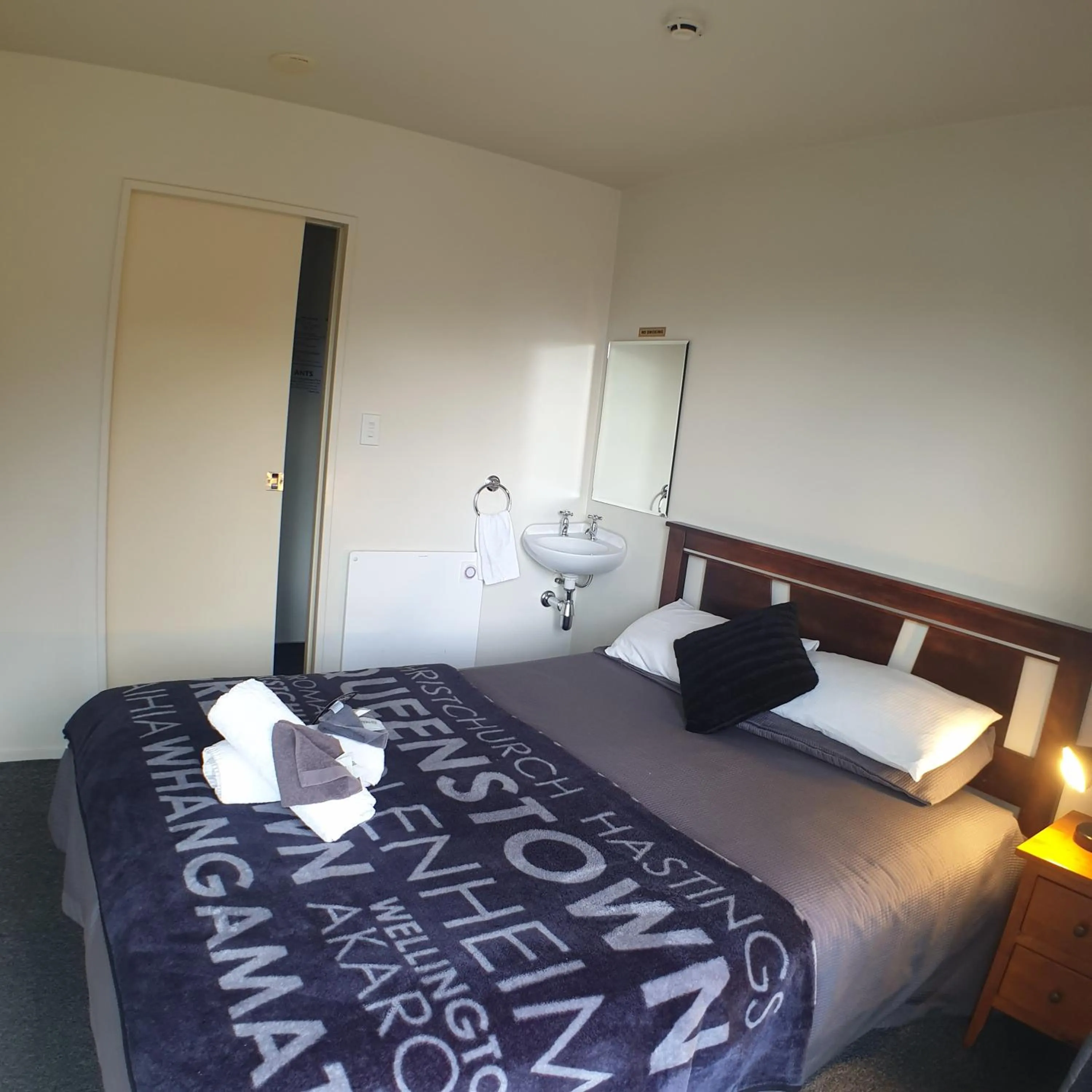 Queen Room with Private Bathroom in Tombstone Motel, Lodge & Backpackers