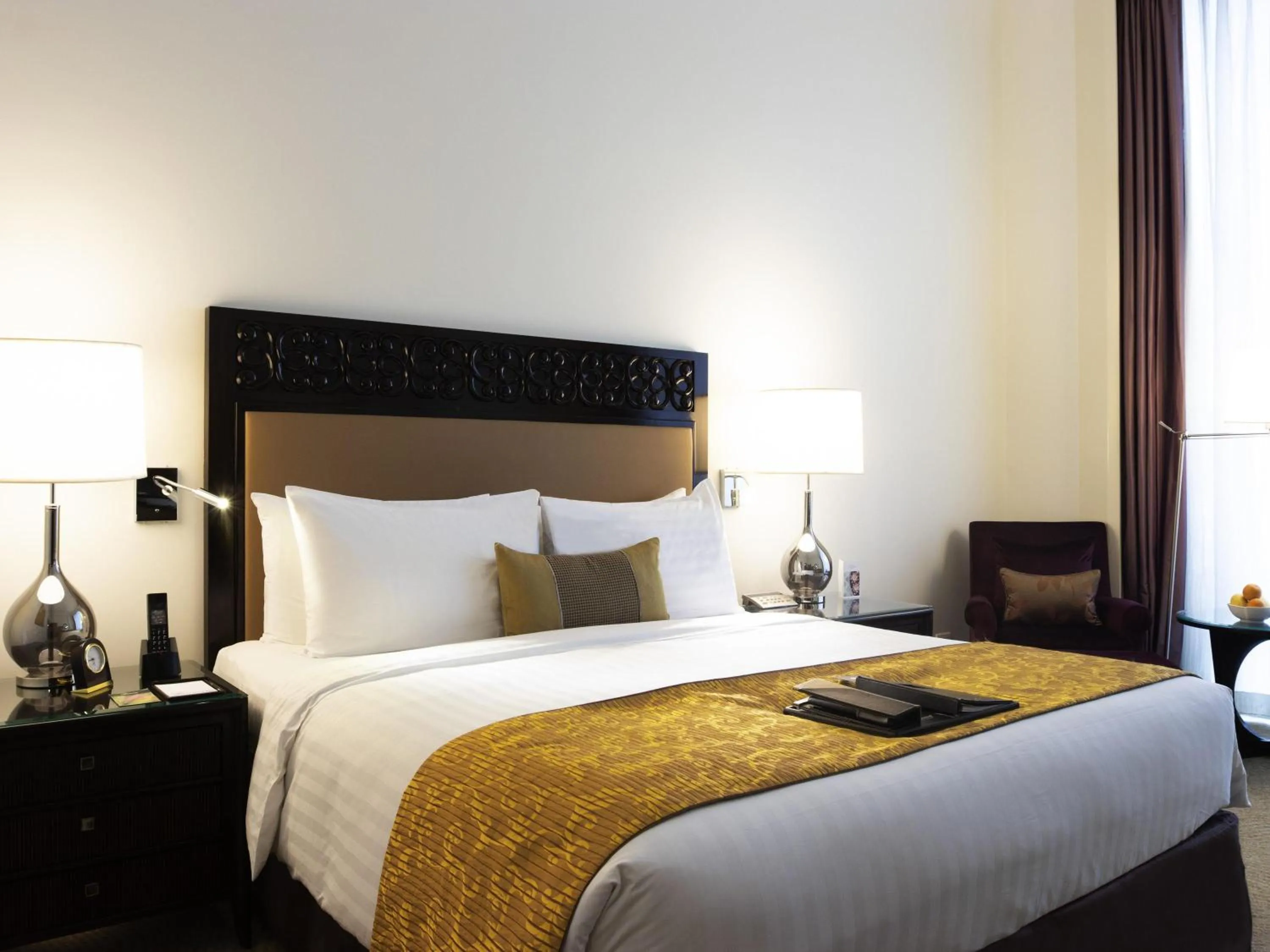 Deluxe Corner King Room in Fairmont Makati