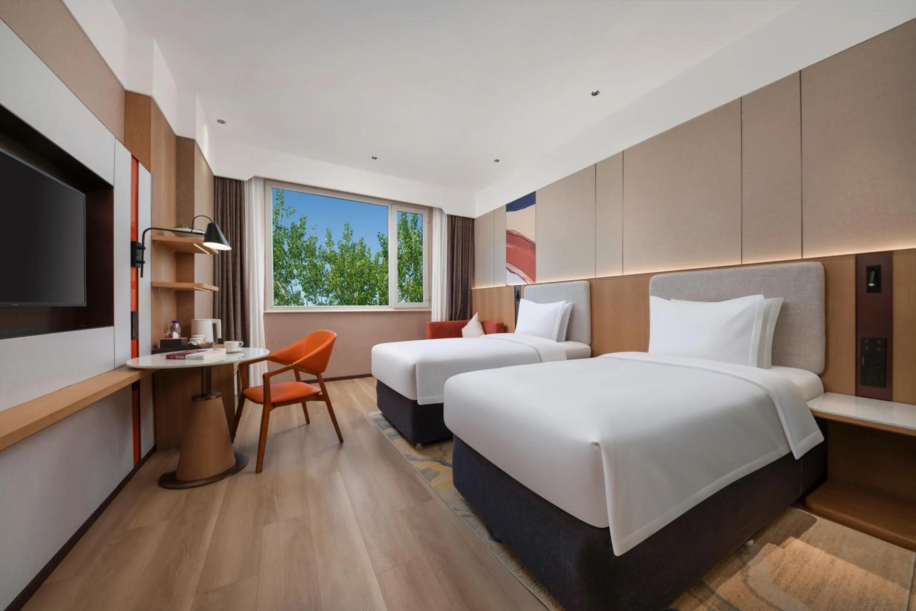Standard Room in Holiday Inn Express Shangdi Beijing by IHG l Next to The Old Summer Palace & Qinghe Railway Station & Subway l Taxi 15 Minutes to Summer Palace & Peking University & Tsinghua University l 20 Minutes to Badaling Great Wall by Railway