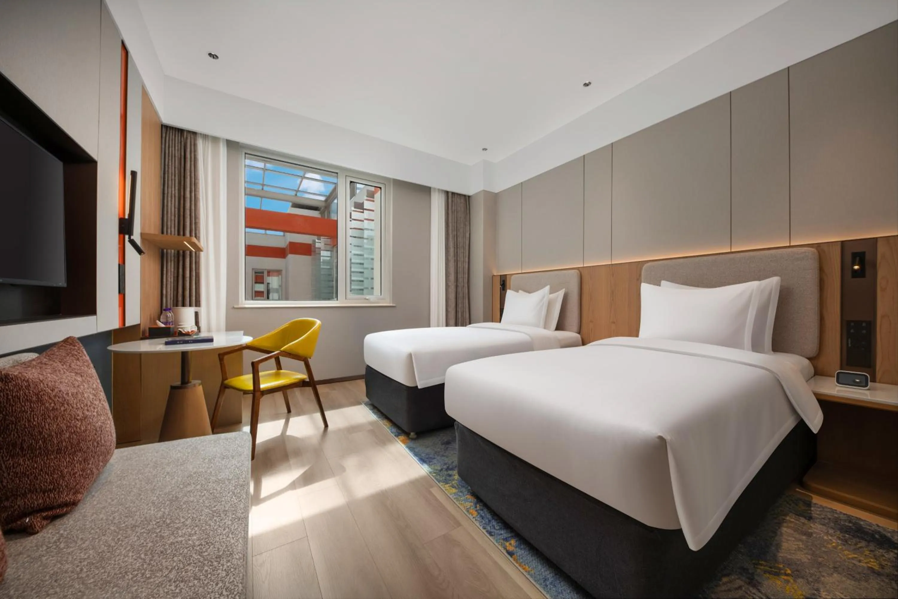 Standard Room with Two Single Beds in Holiday Inn Express Shangdi Beijing by IHG l Next to The Old Summer Palace & Qinghe Railway Station & Subway l Taxi 15 Minutes to Summer Palace & Peking University & Tsinghua University l 20 Minutes to Badaling Great Wall by Railway