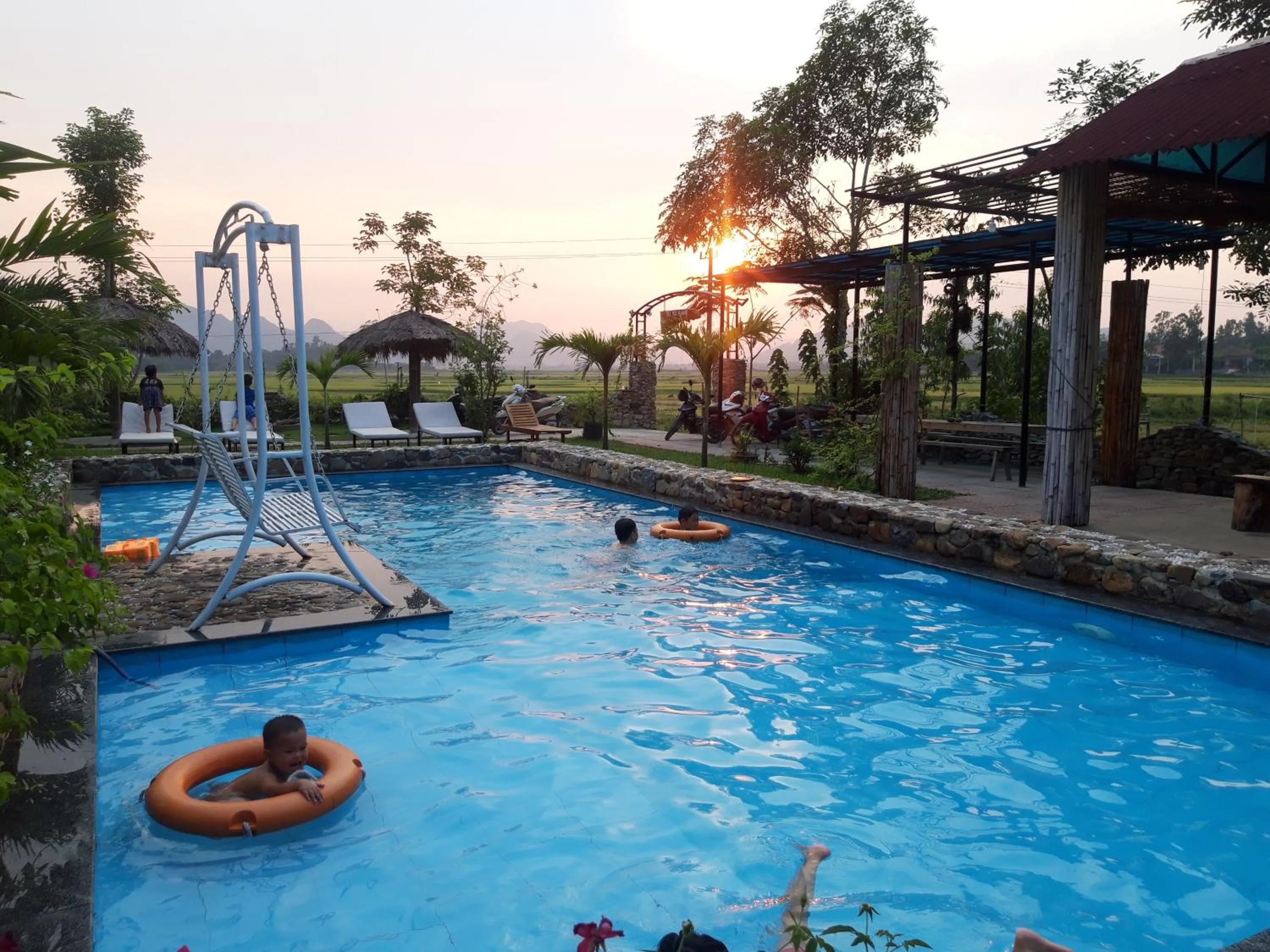 Deluxe Bungalow with Garden View - single occupancy in Palafita Bungalow