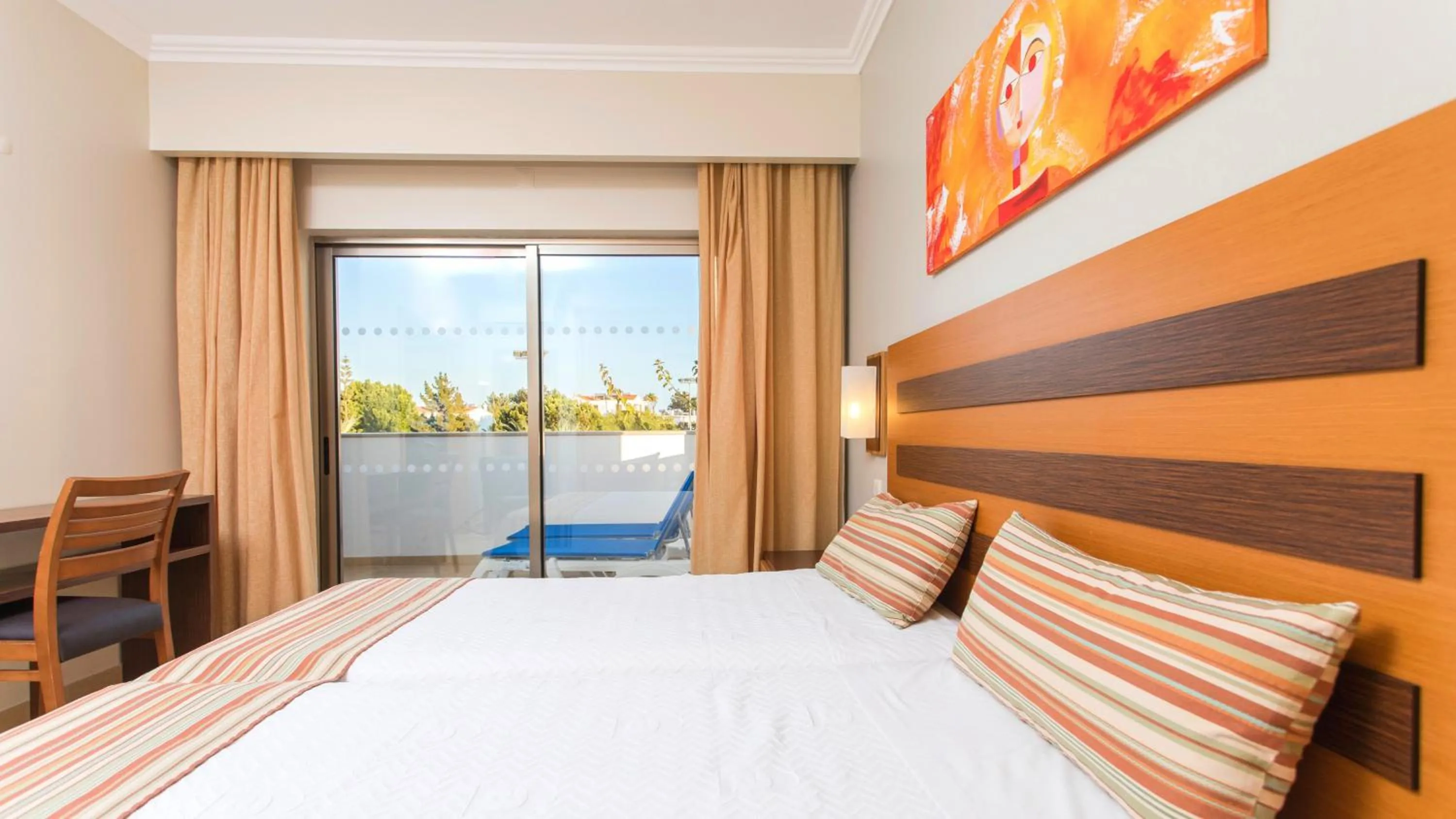 Standard One-Bedroom Apartment with Garden View in Alfagar Aparthotel