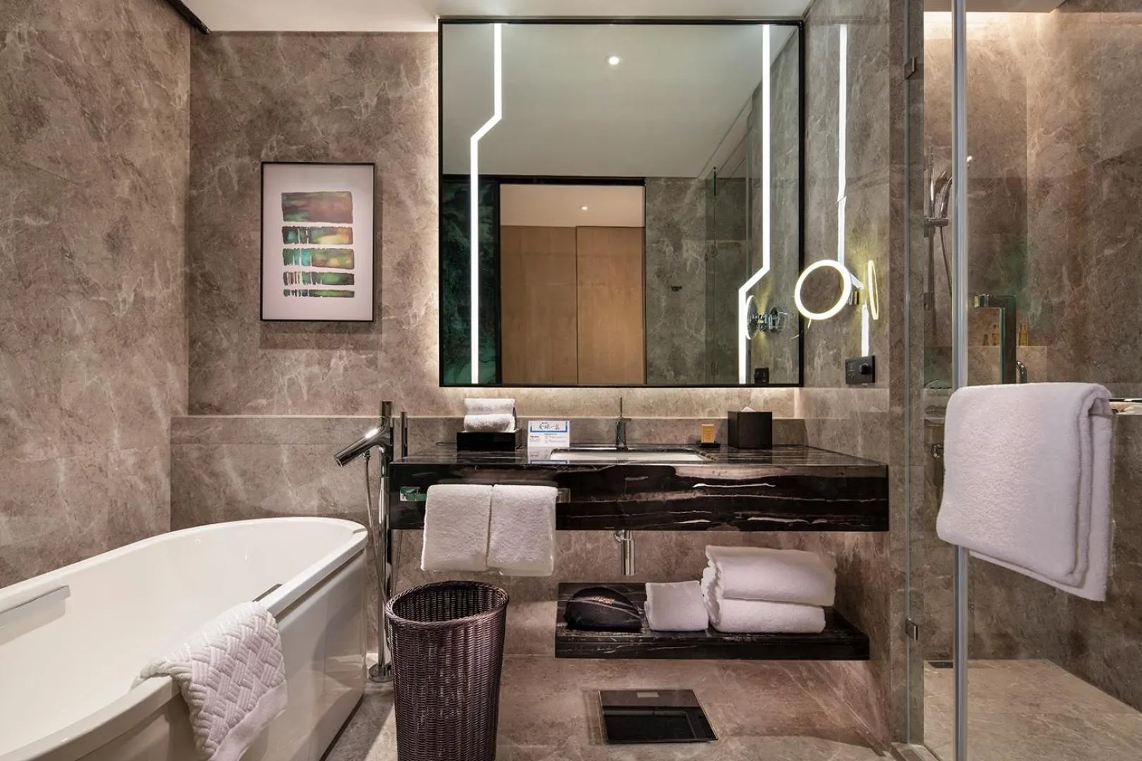 Deluxe King Room in Hilton Taizhou