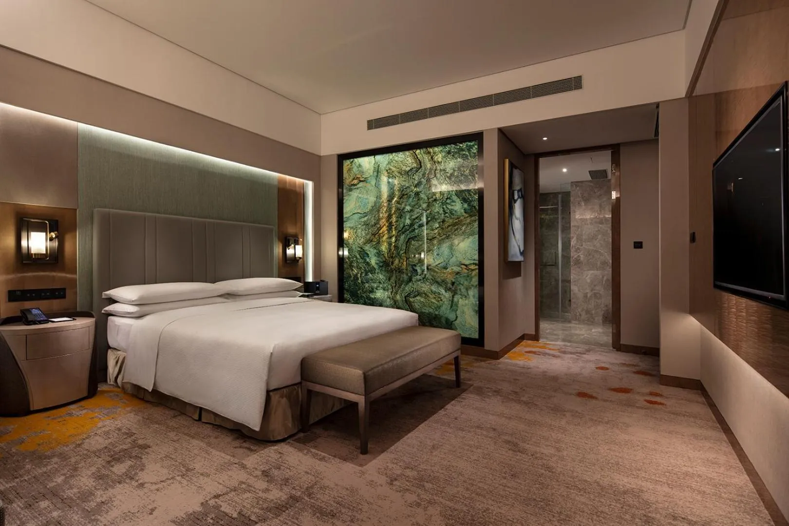 One-Bedroom Deluxe King Suite in Hilton Taizhou