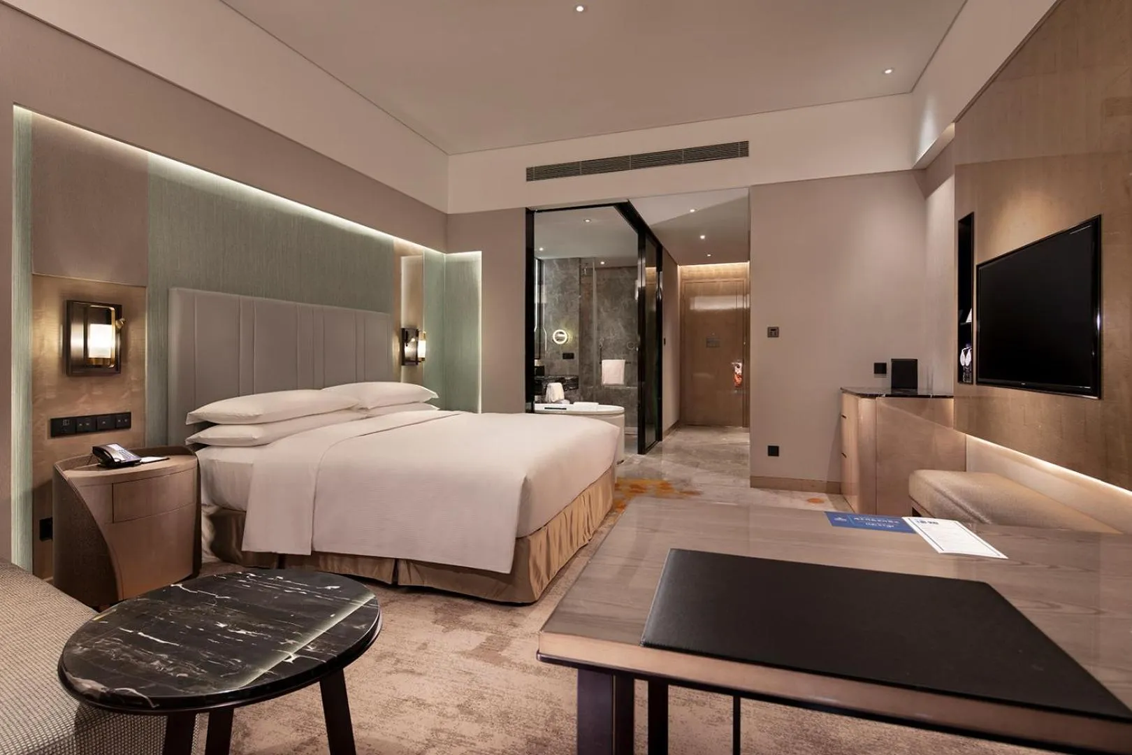 Deluxe King Room - High Floor in Hilton Taizhou