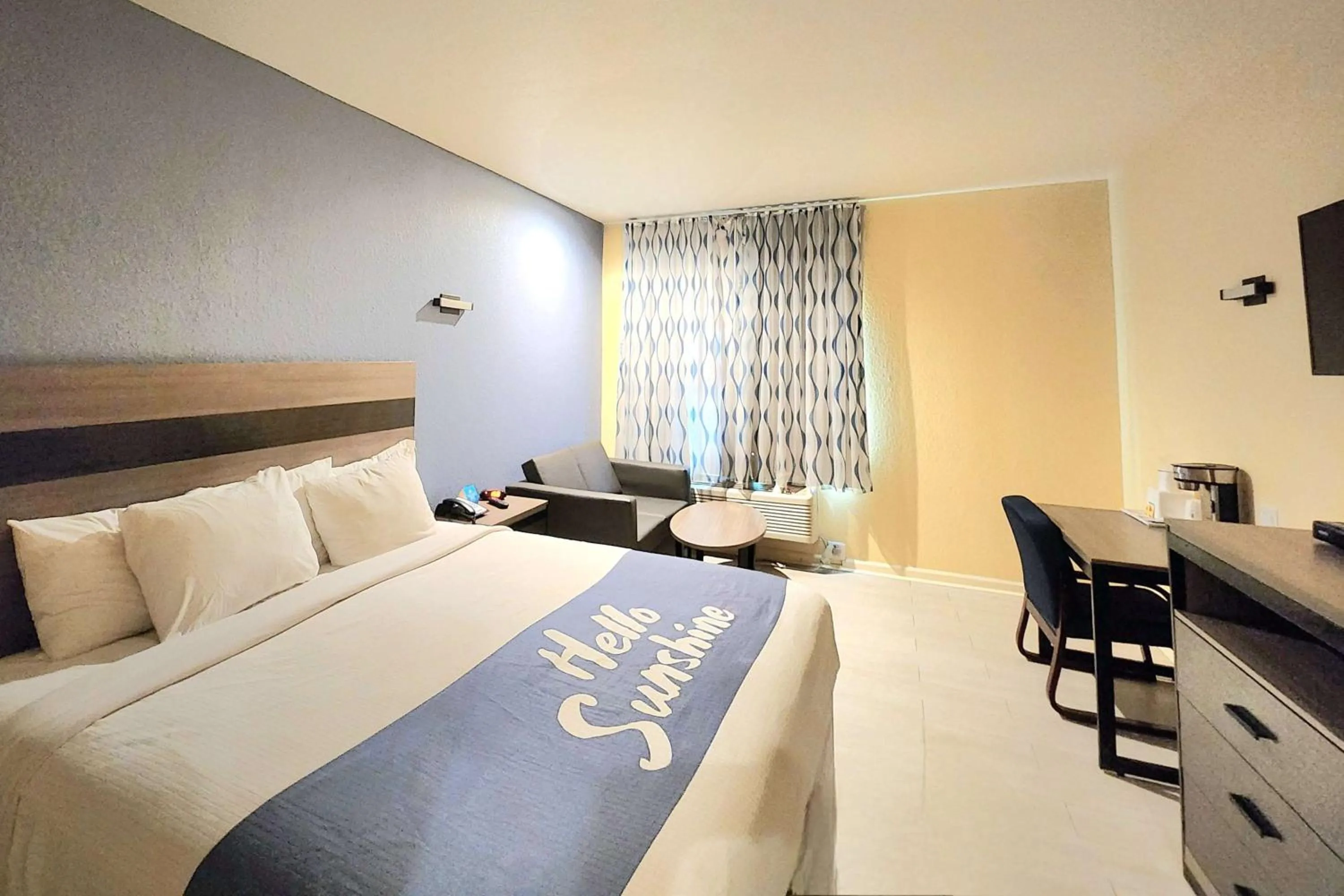 King Studio - Non-Smoking in Days Inn by Wyndham Freeport