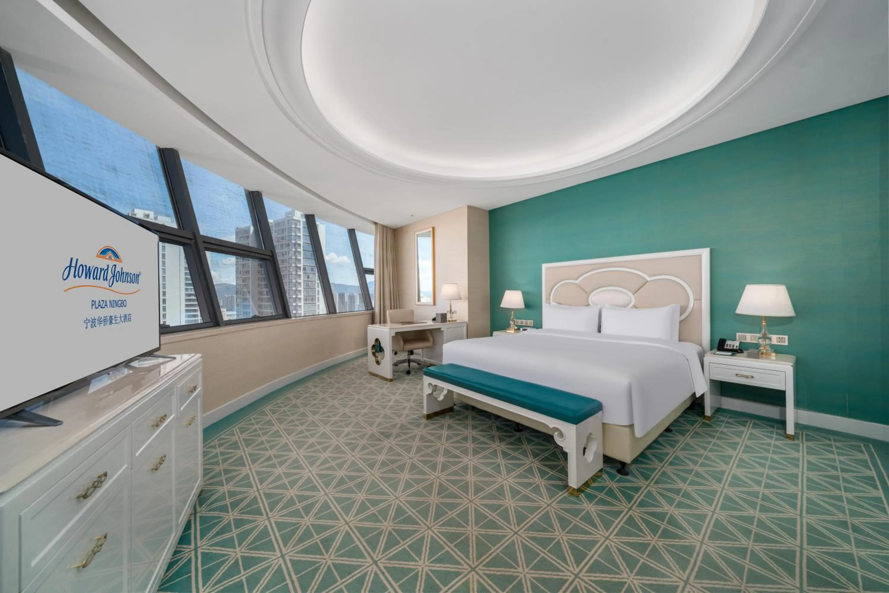 Modern Panorama King Room - Non-Smoking in Howard Johnson Plaza Ningbo