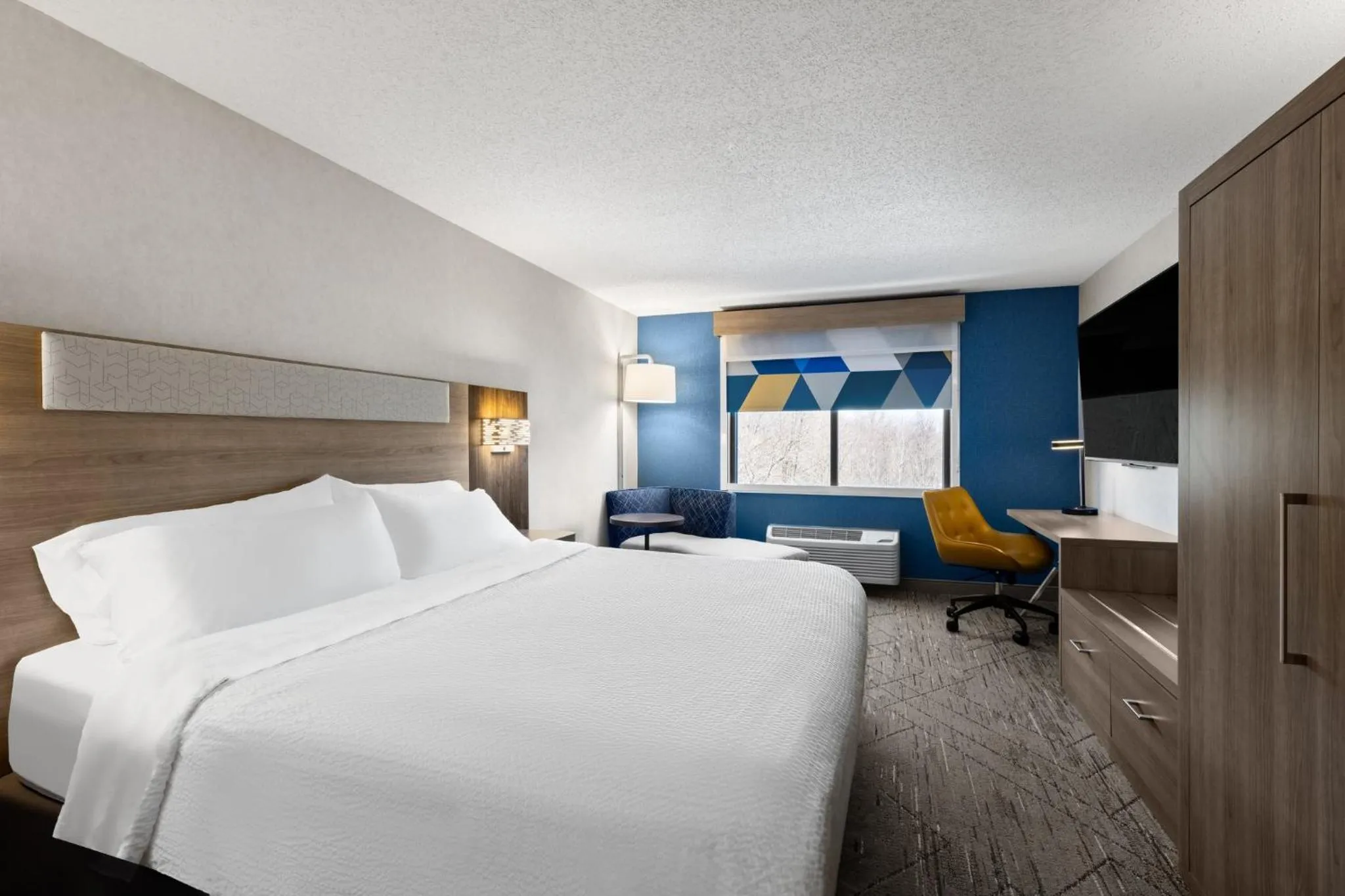 Standard King Room in Holiday Inn Express Grove City - Premium Outlet Mall by IHG