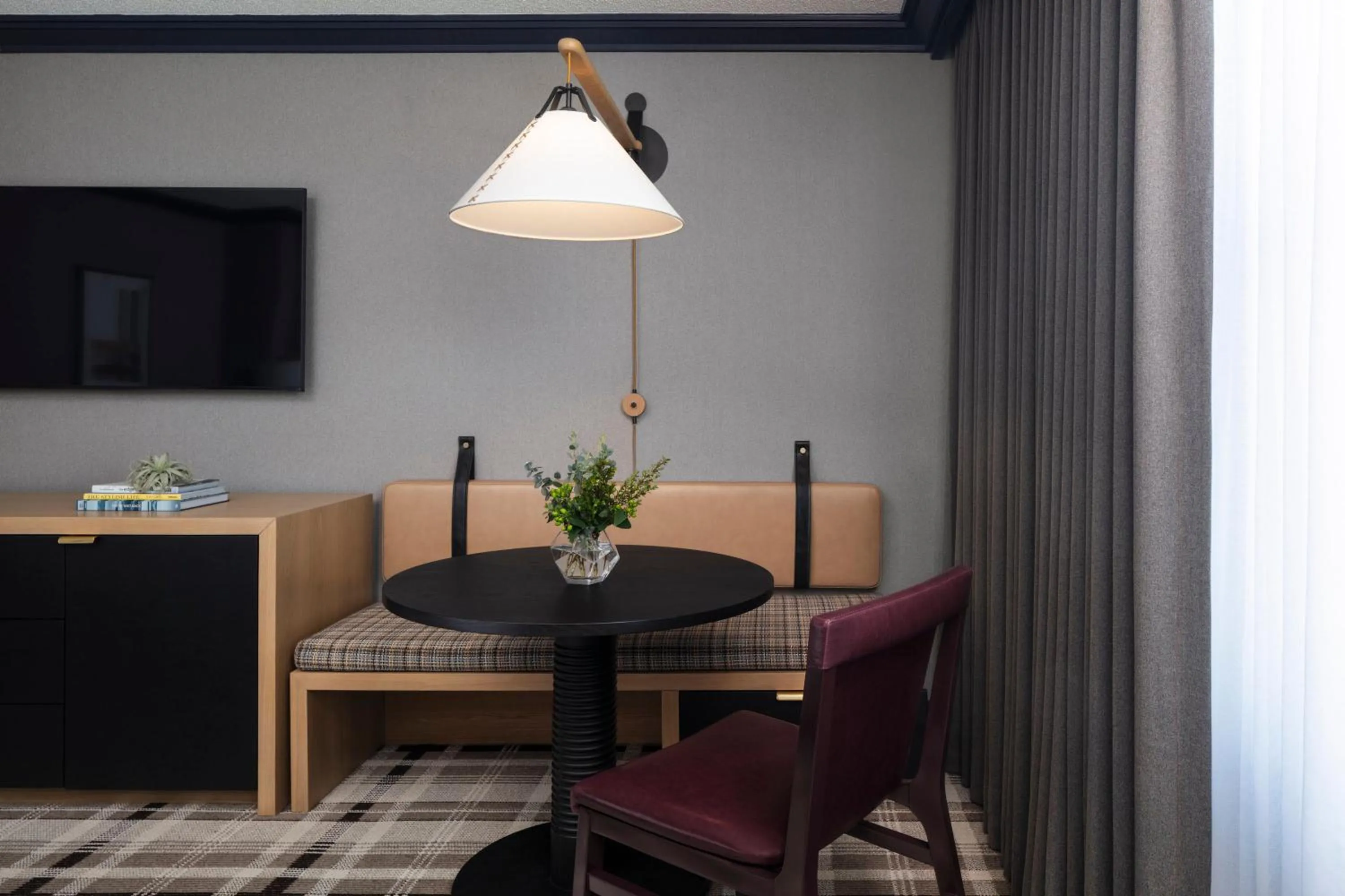 Spacious Mountain View Room - 2 Queen Beds in Omni Interlocken Hotel