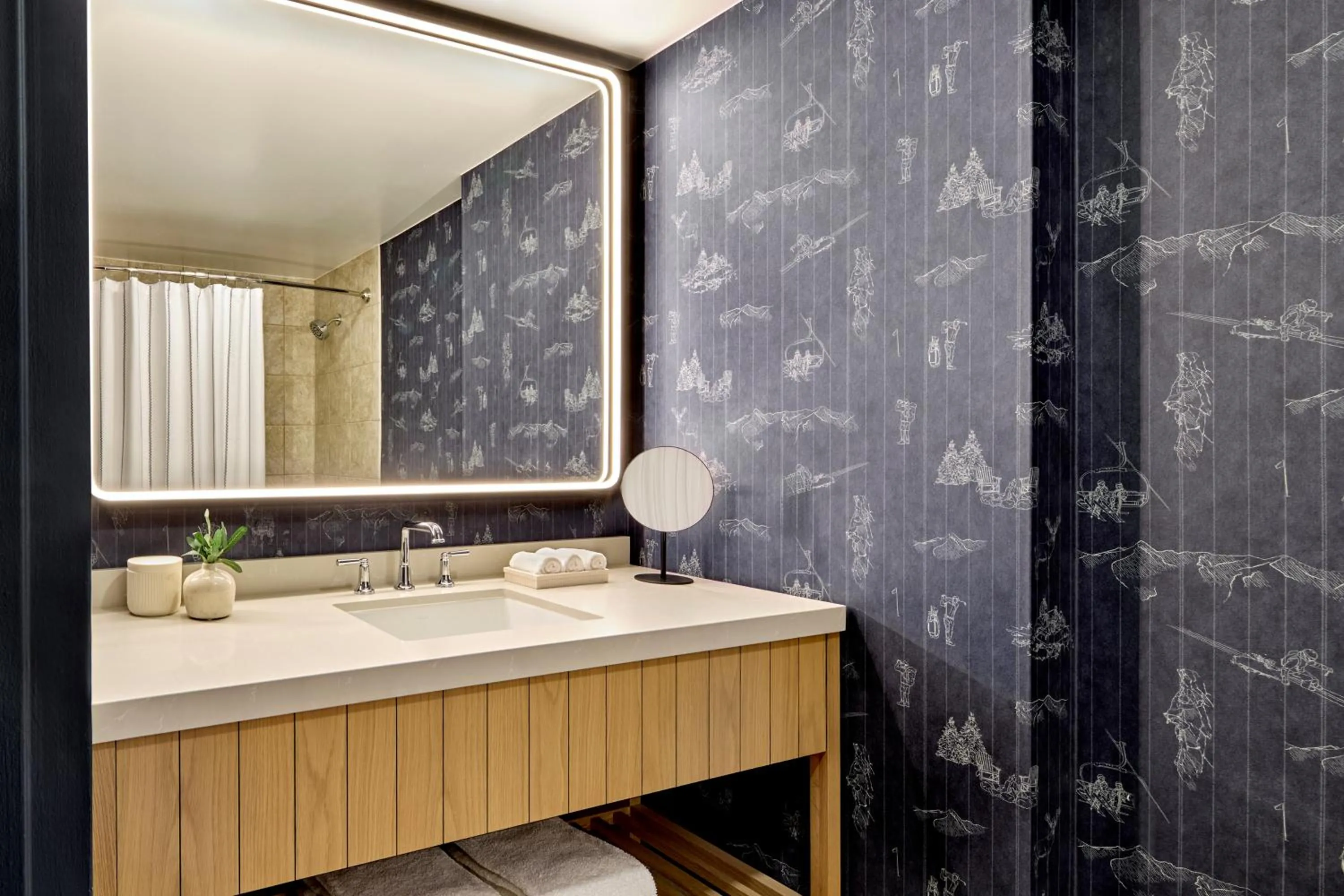 Suite with 1 King Bed in Omni Interlocken Hotel