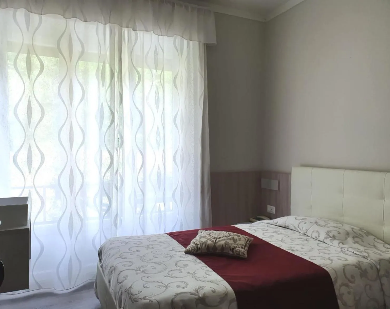 Single Room with Private External Bathroom in Albergo Paradiso