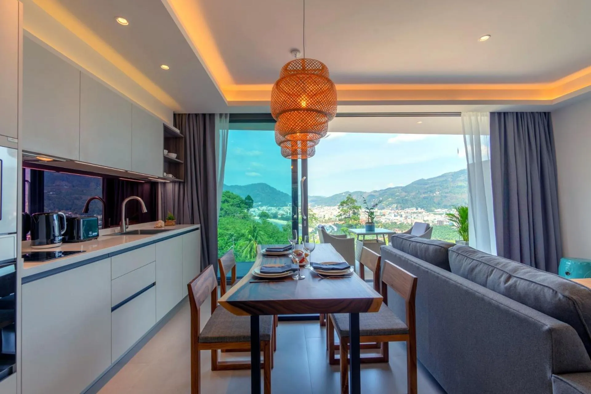 Suite with Sea View in Patong Heights