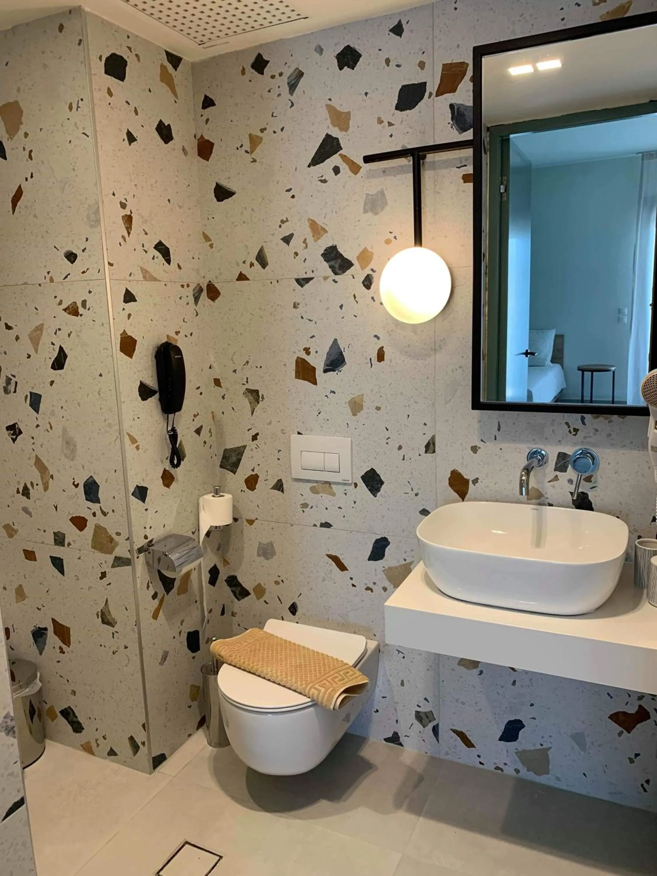 Deluxe Suite in Mazoren Art Hotel