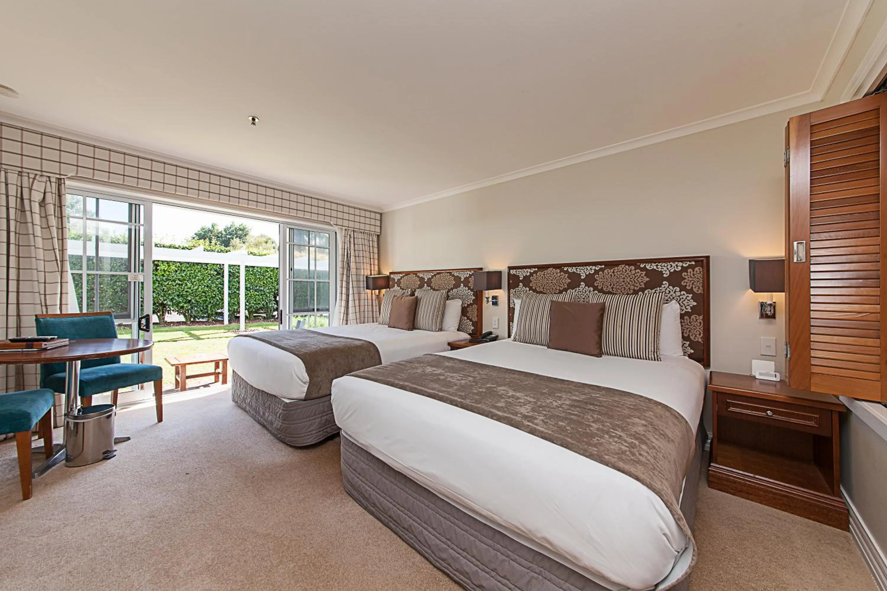 Twin Room with Garden View in VR Rotorua Lake Resort