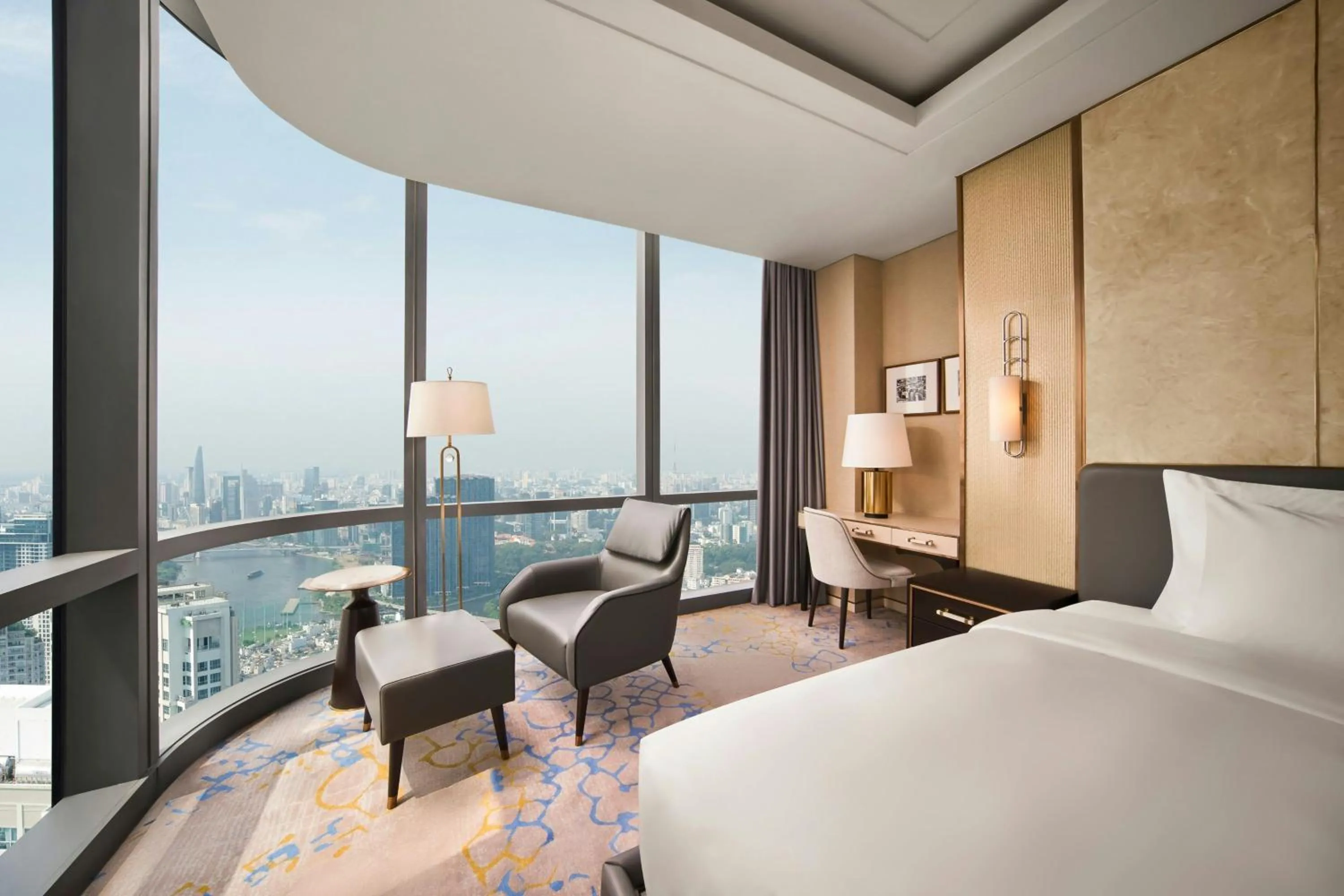 Club King Room with Panoramic View - Club Lounge Access in Vinpearl Landmark 81, Autograph Collection