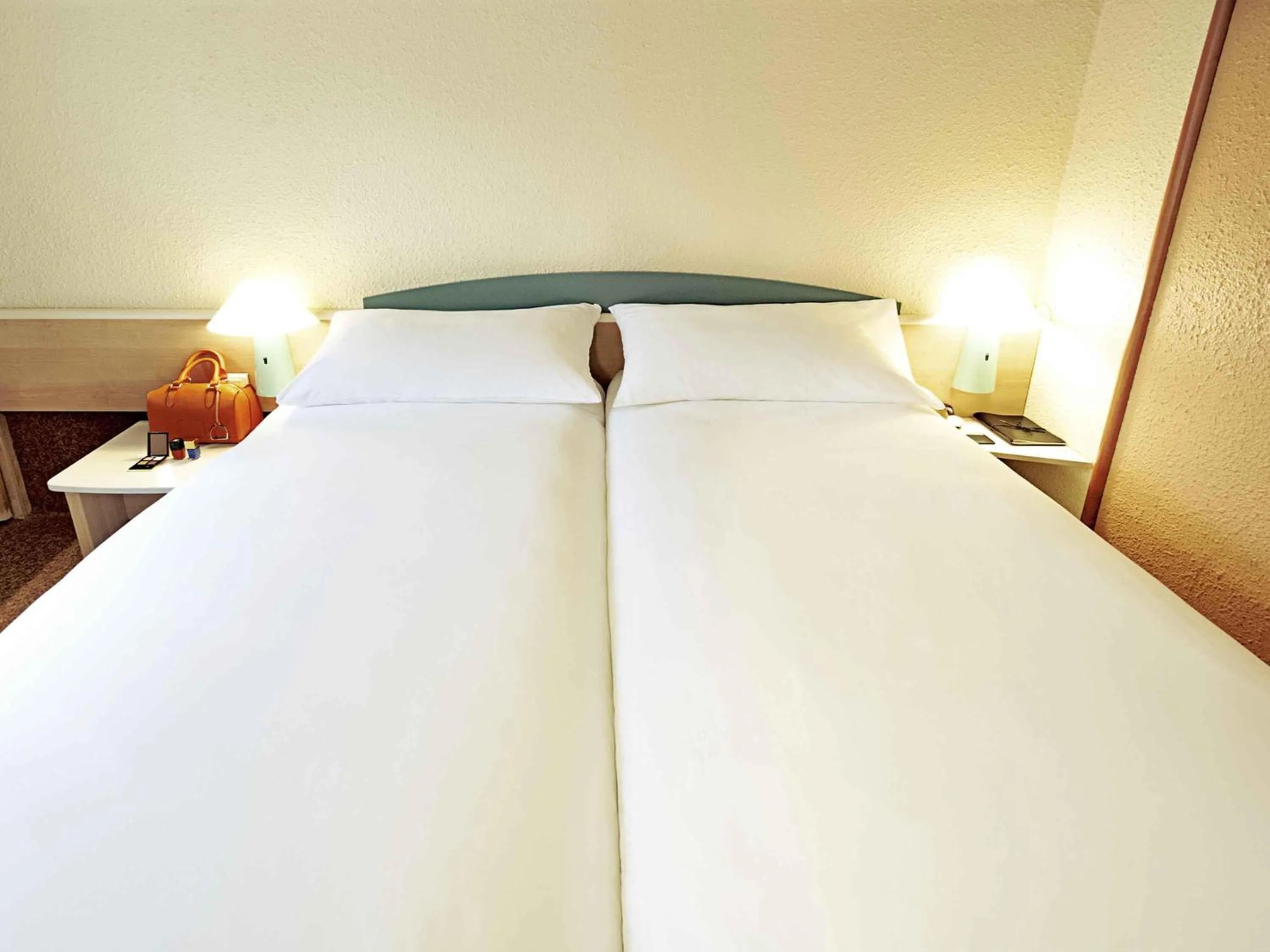 Twin Room in ibis Augsburg Hauptbahnhof