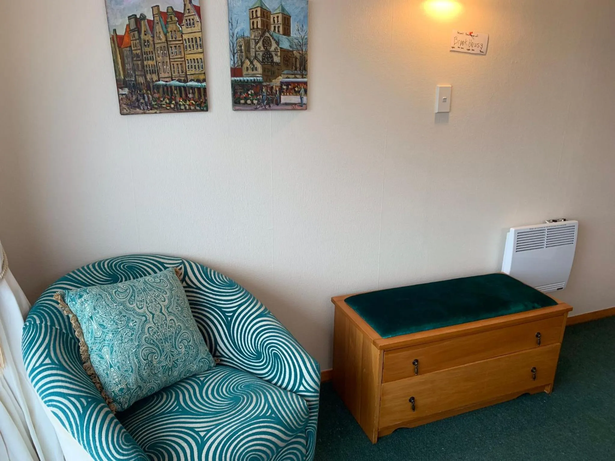 Queen Room - 2  in Brook House B&B & Cottages