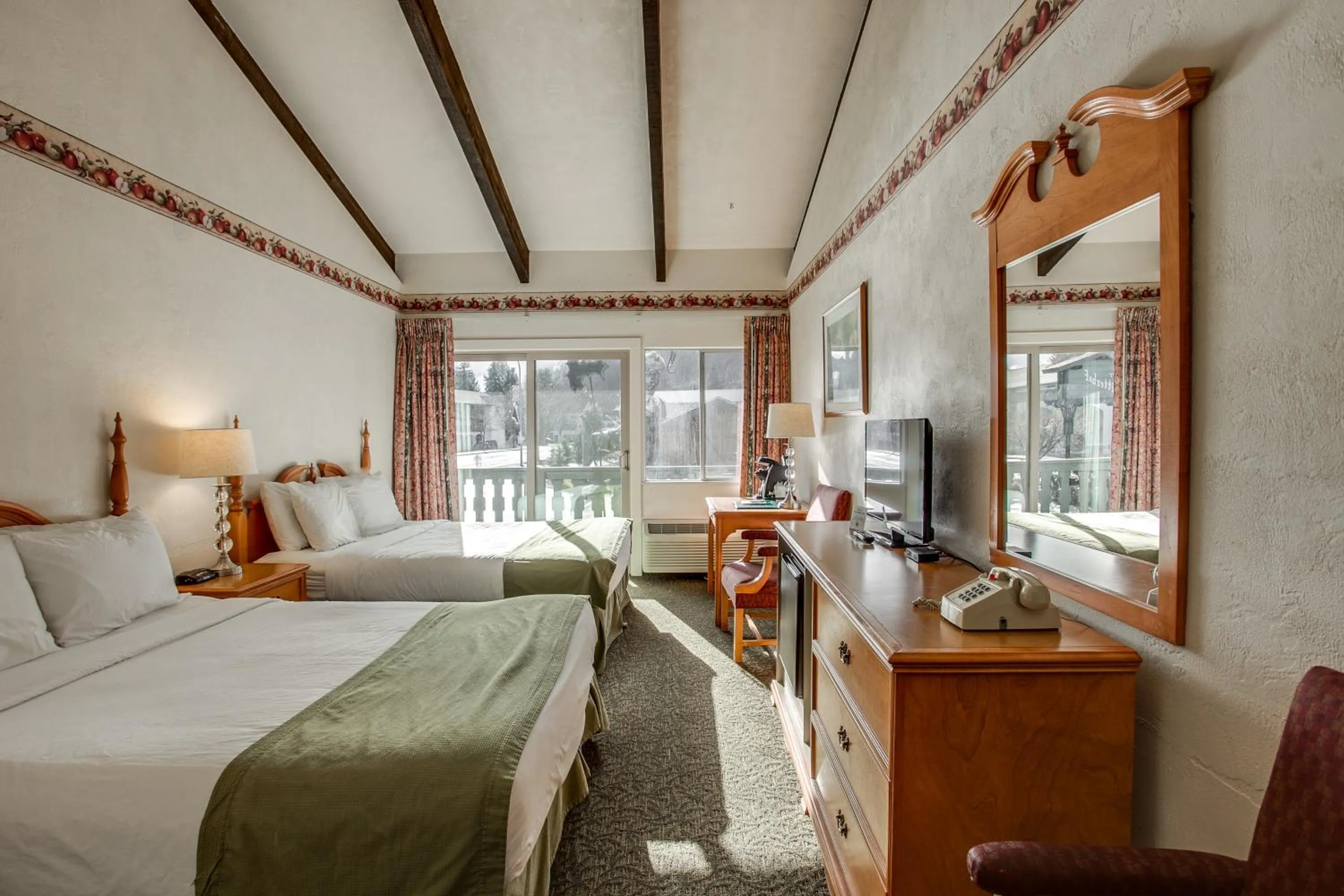 Queen Room with Two Queen Beds- Pet friendly in Der Ritterhof Inn