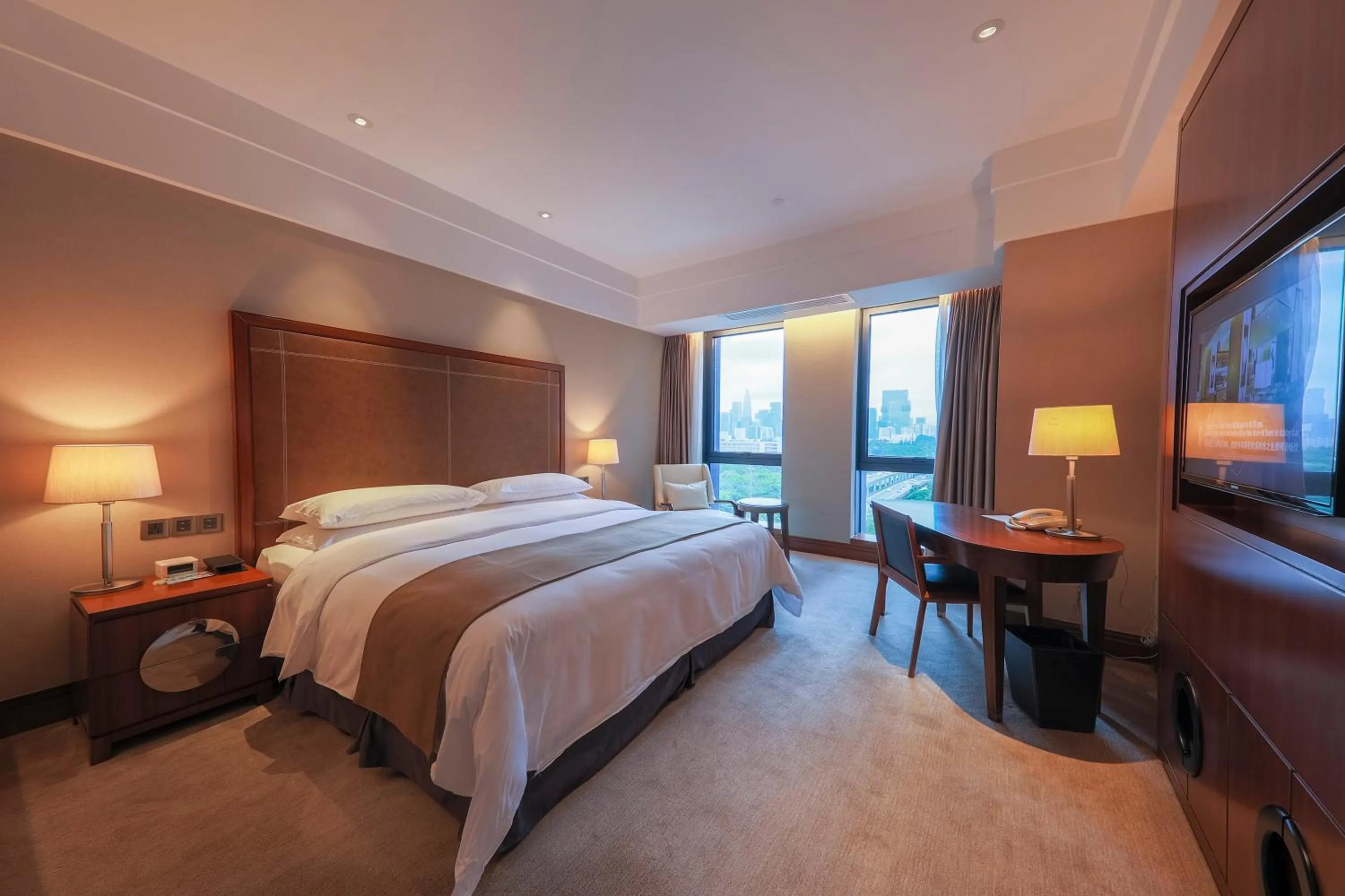 Superior King Room in Shenzhen Nanshan L'Hermitage
