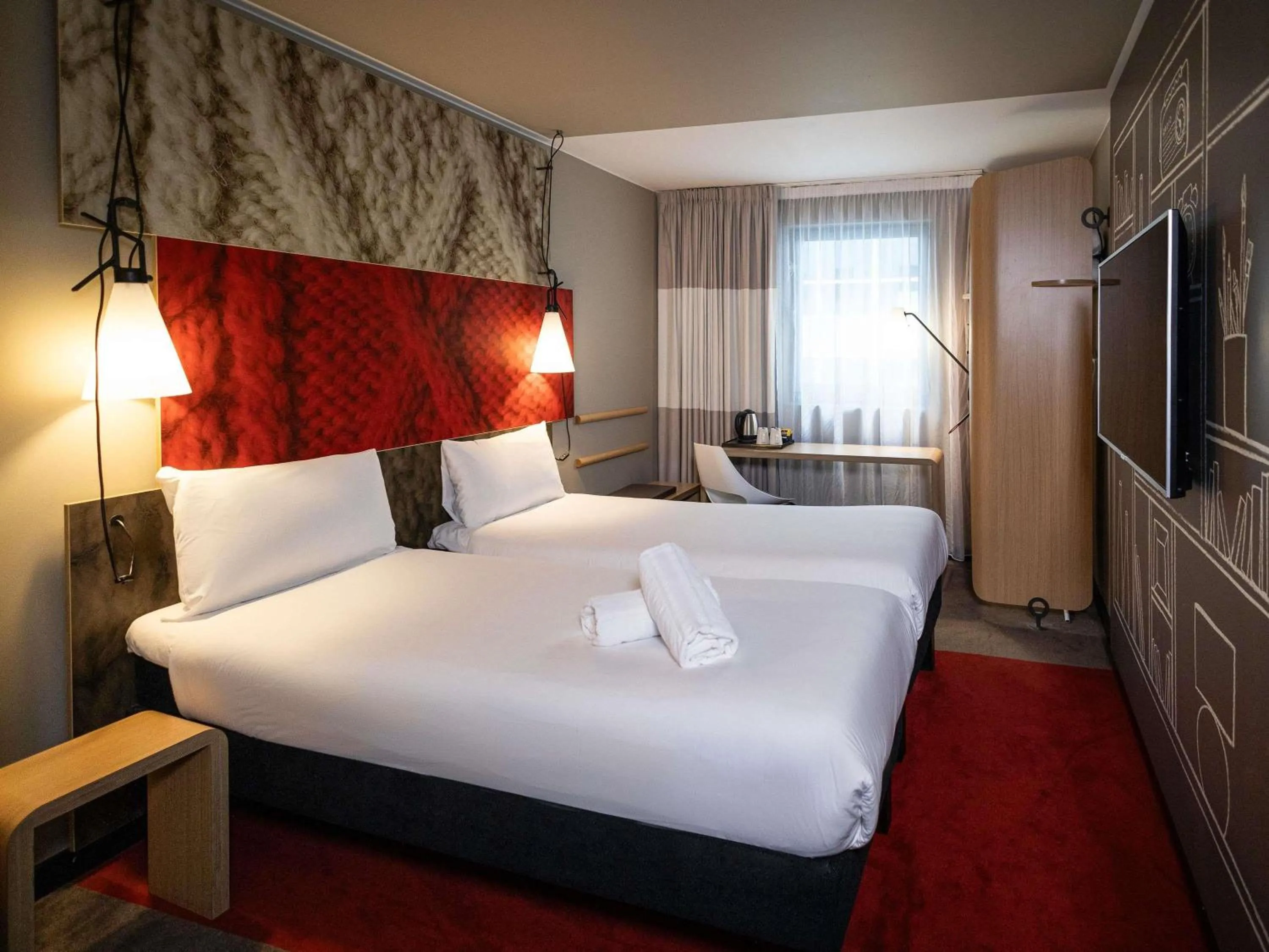 Twin SweetRoom in ibis Edinburgh Centre Royal Mile – Hunter Square