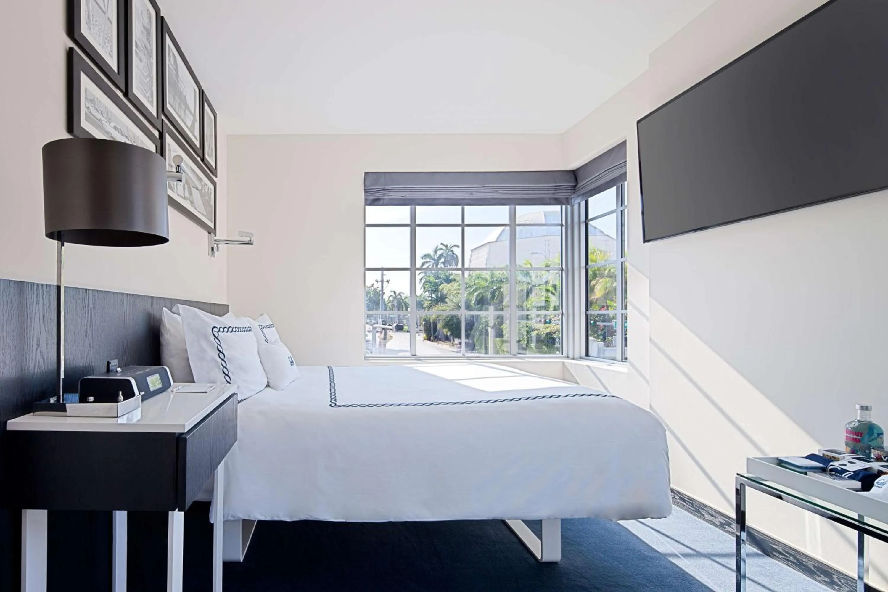 Signature King Room in Gale South Beach, Curio Collection By Hilton