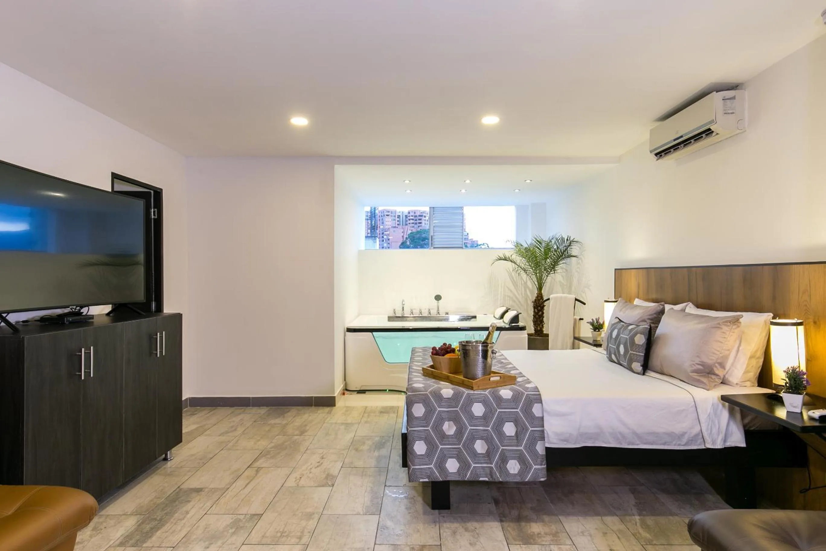 Studio Apartment with Jacuzzi in Provenza Lofts