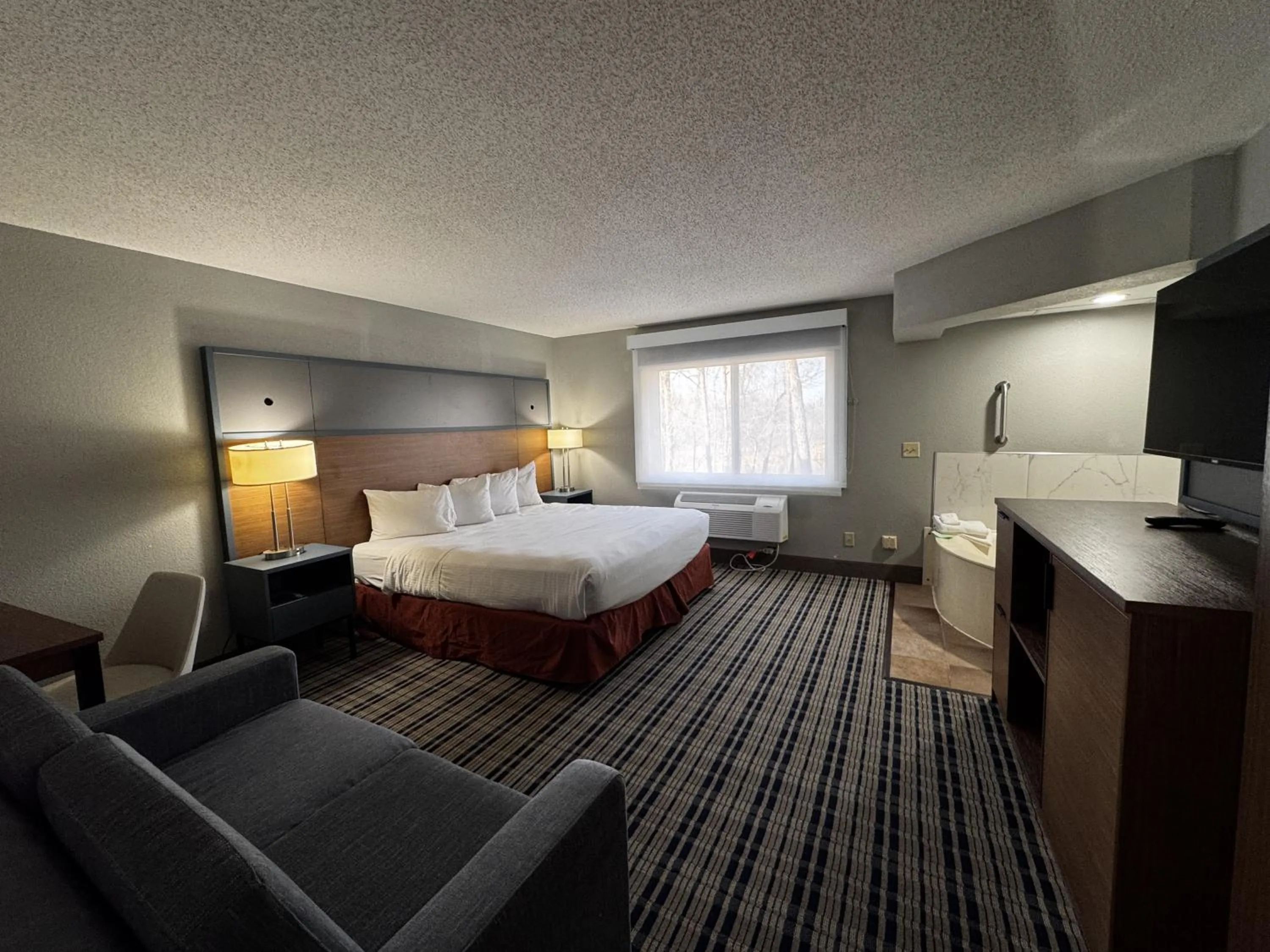 King Suite - Non-Smoking in AmericInn by Wyndham White Bear Lake St. Paul