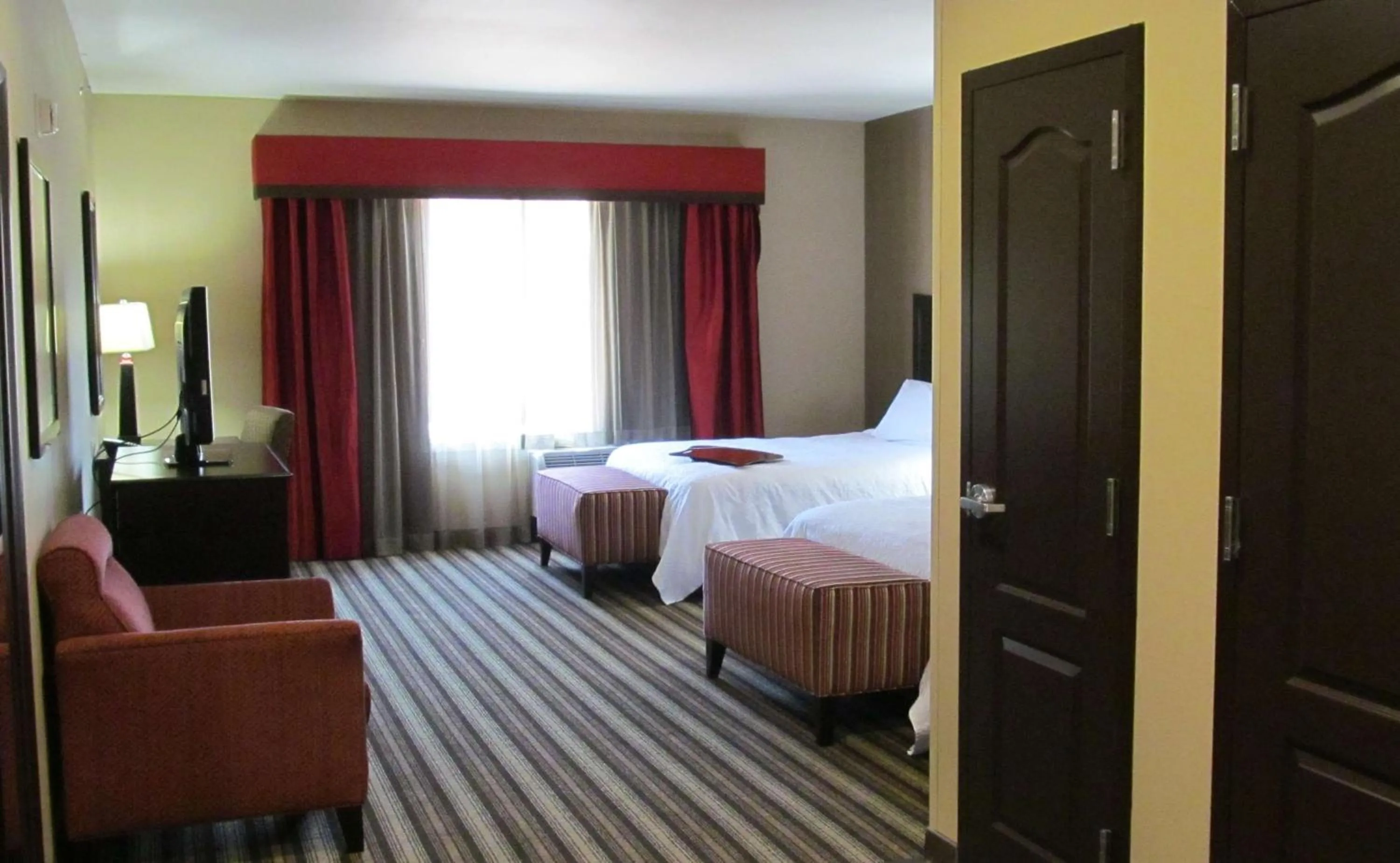 Queen Room with Two Queen Beds - Hearing Access/Non-Smoking in Hampton Inn and Suites Hope