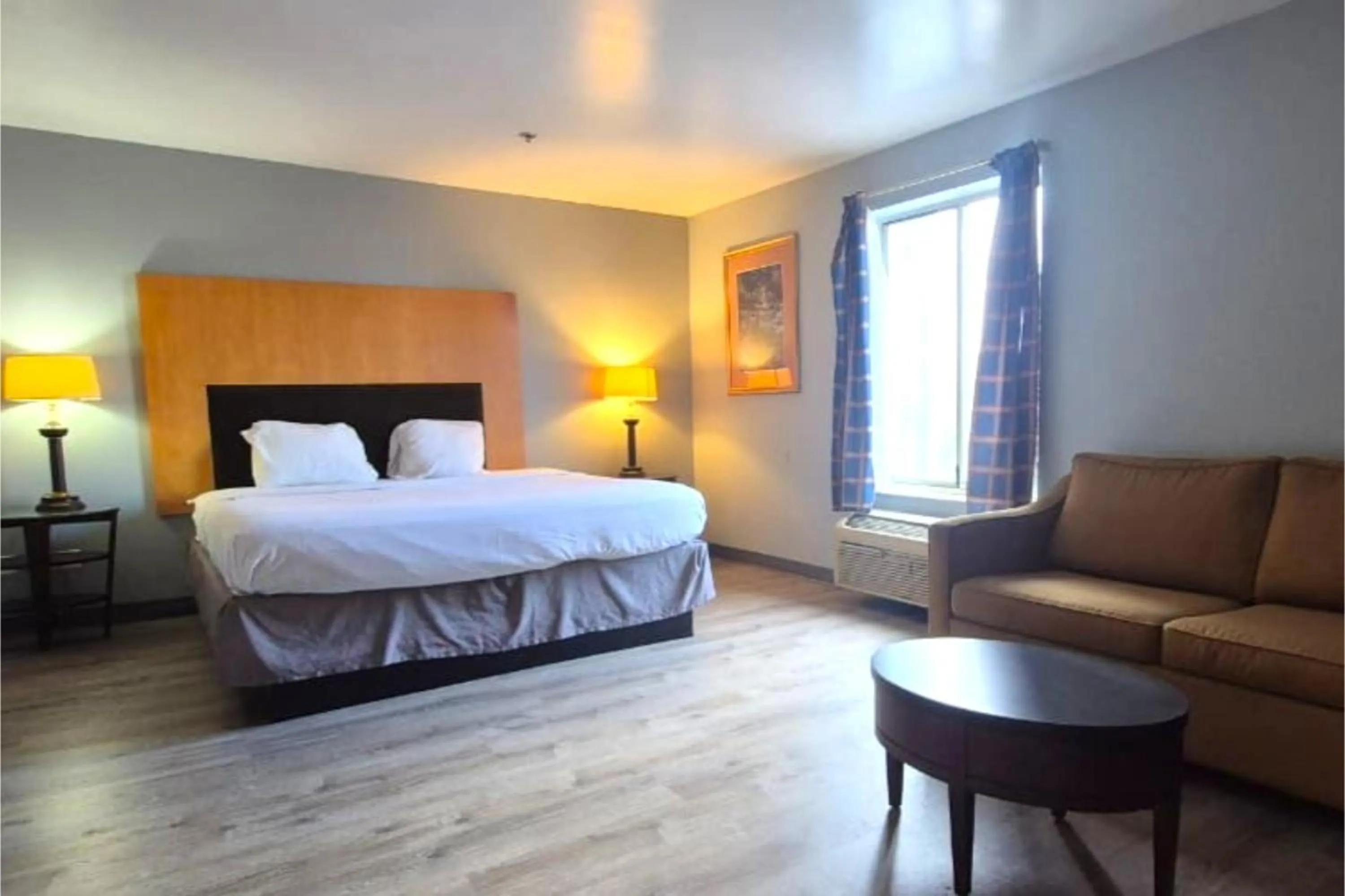 King Bed with Kitchenette Non-Smoking in Kings Inn By OYO Calumet Park I-57