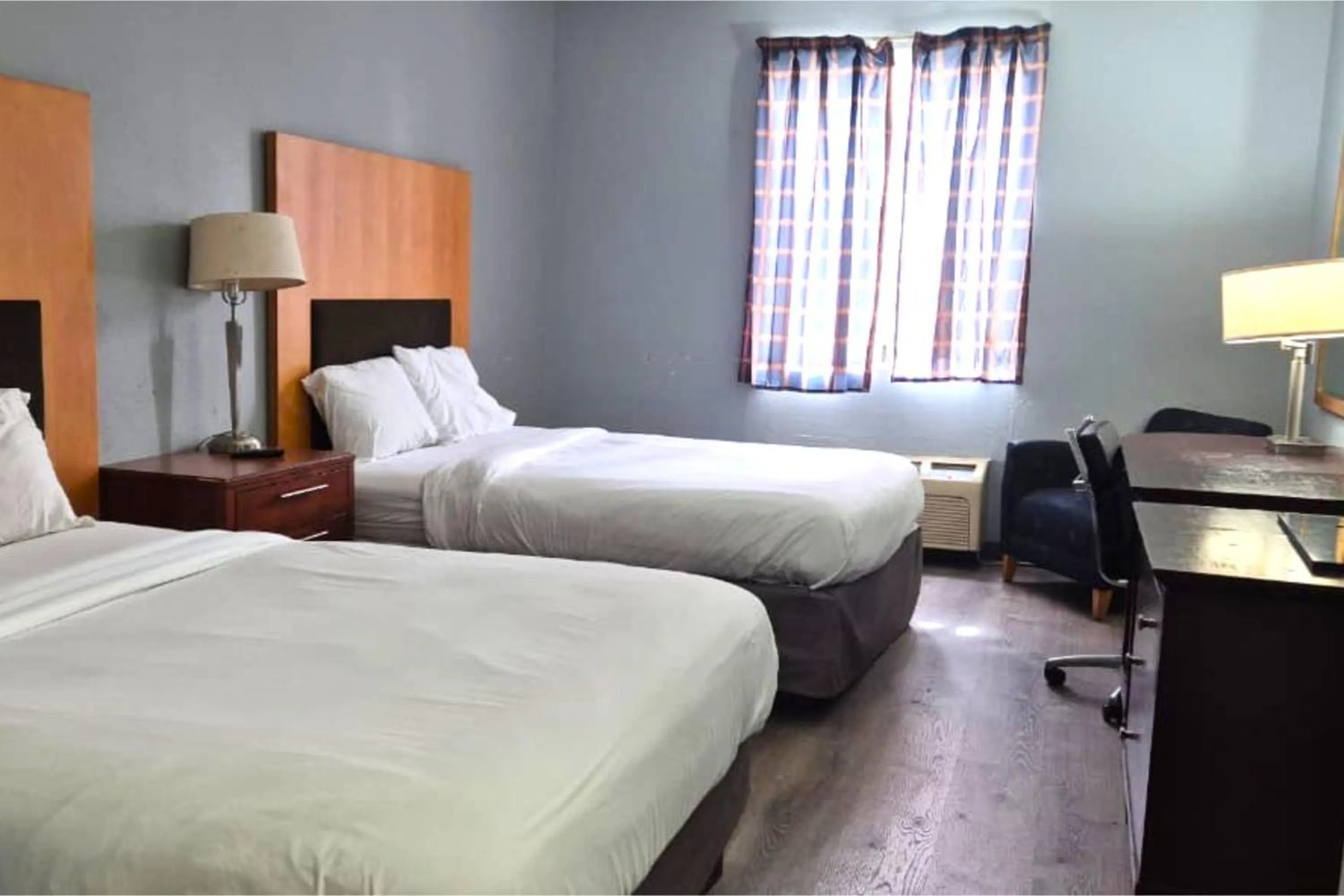 2 Queen Beds Non-Smoking in Kings Inn By OYO Calumet Park I-57