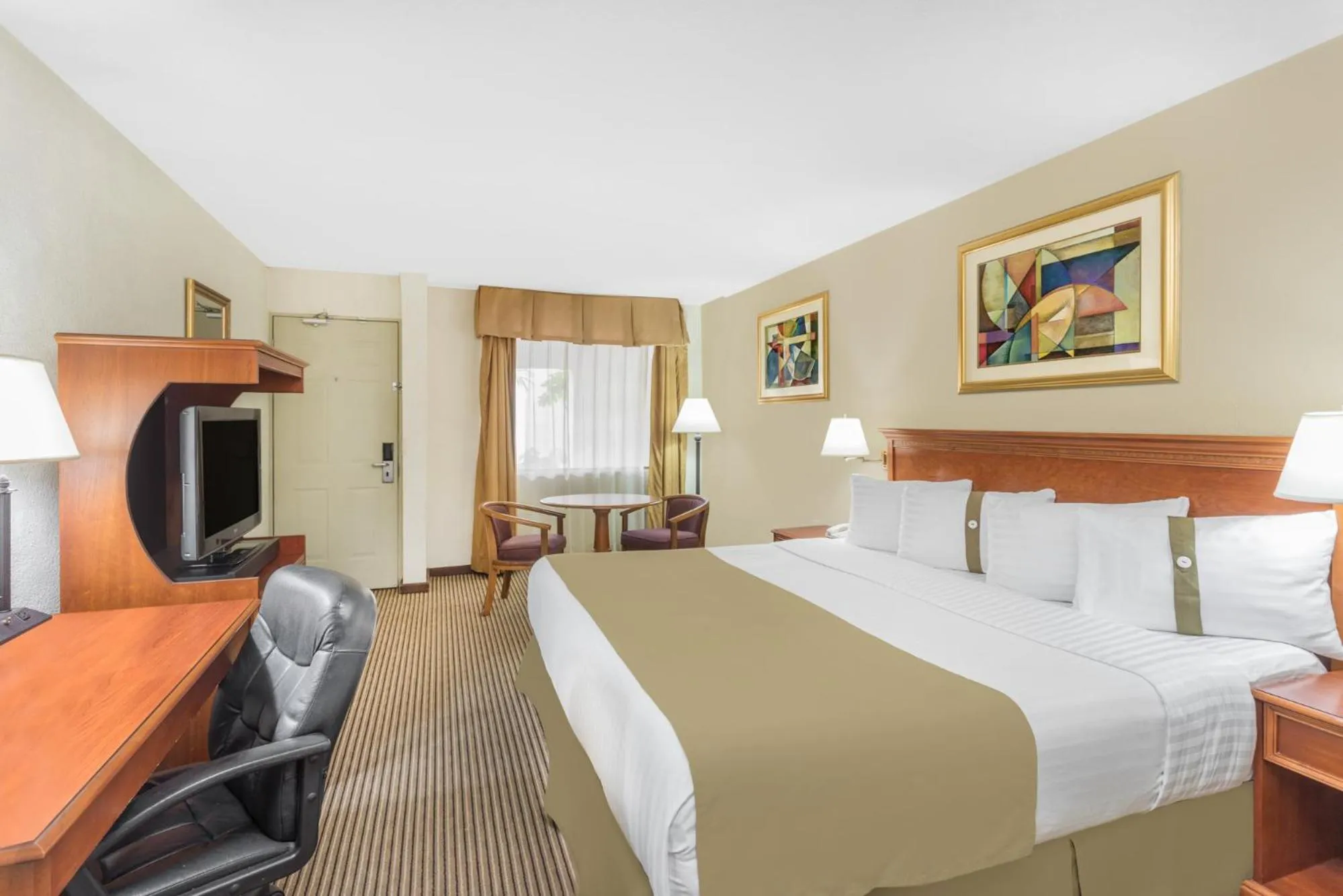 Queen Room - single occupancy - Non-Smoking in Wyndham Garden Obregon