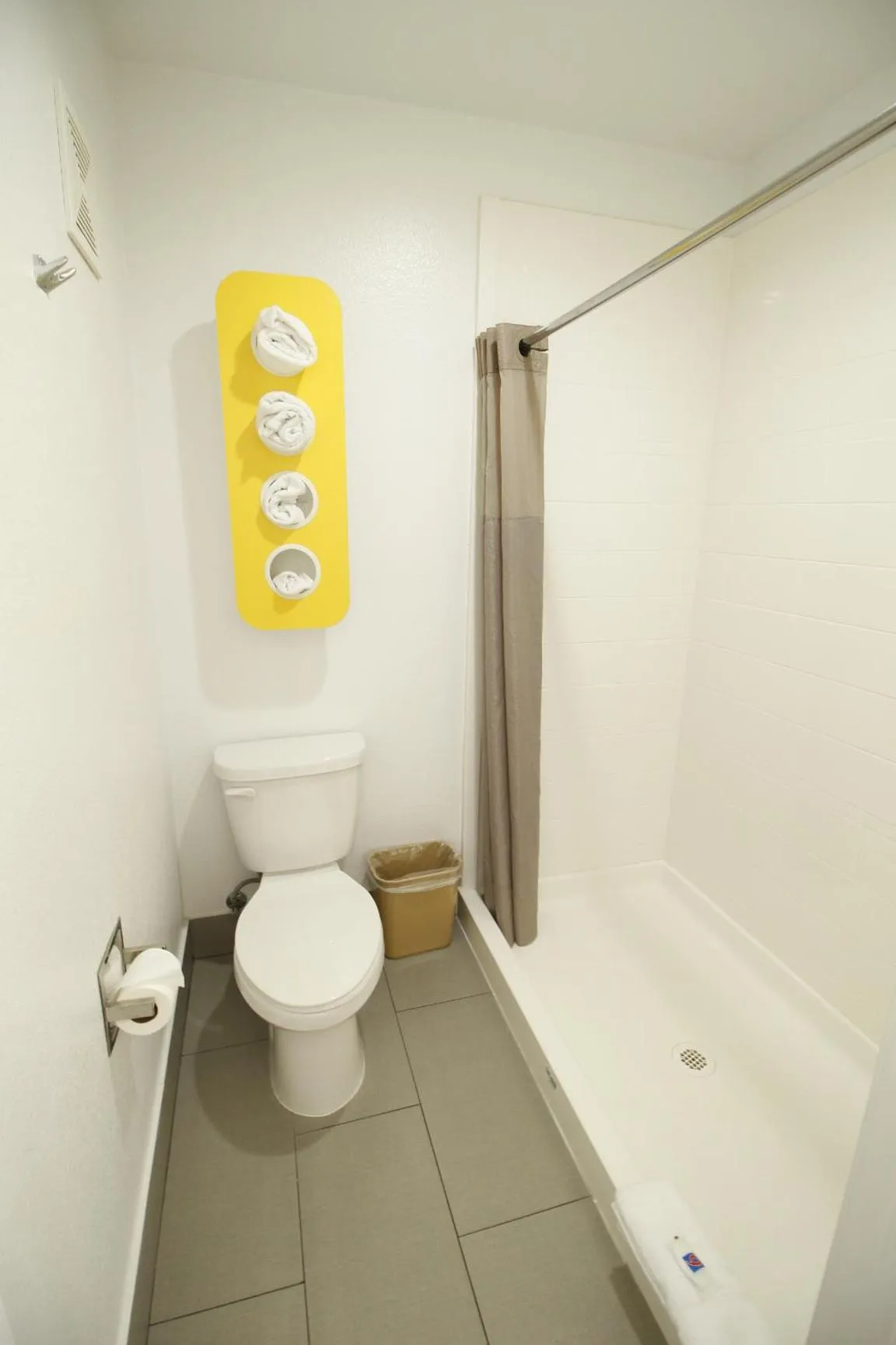 Deluxe Queen Room - single occupancy - Non-Smoking in Motel 6-Moreno Valley, CA - Perris