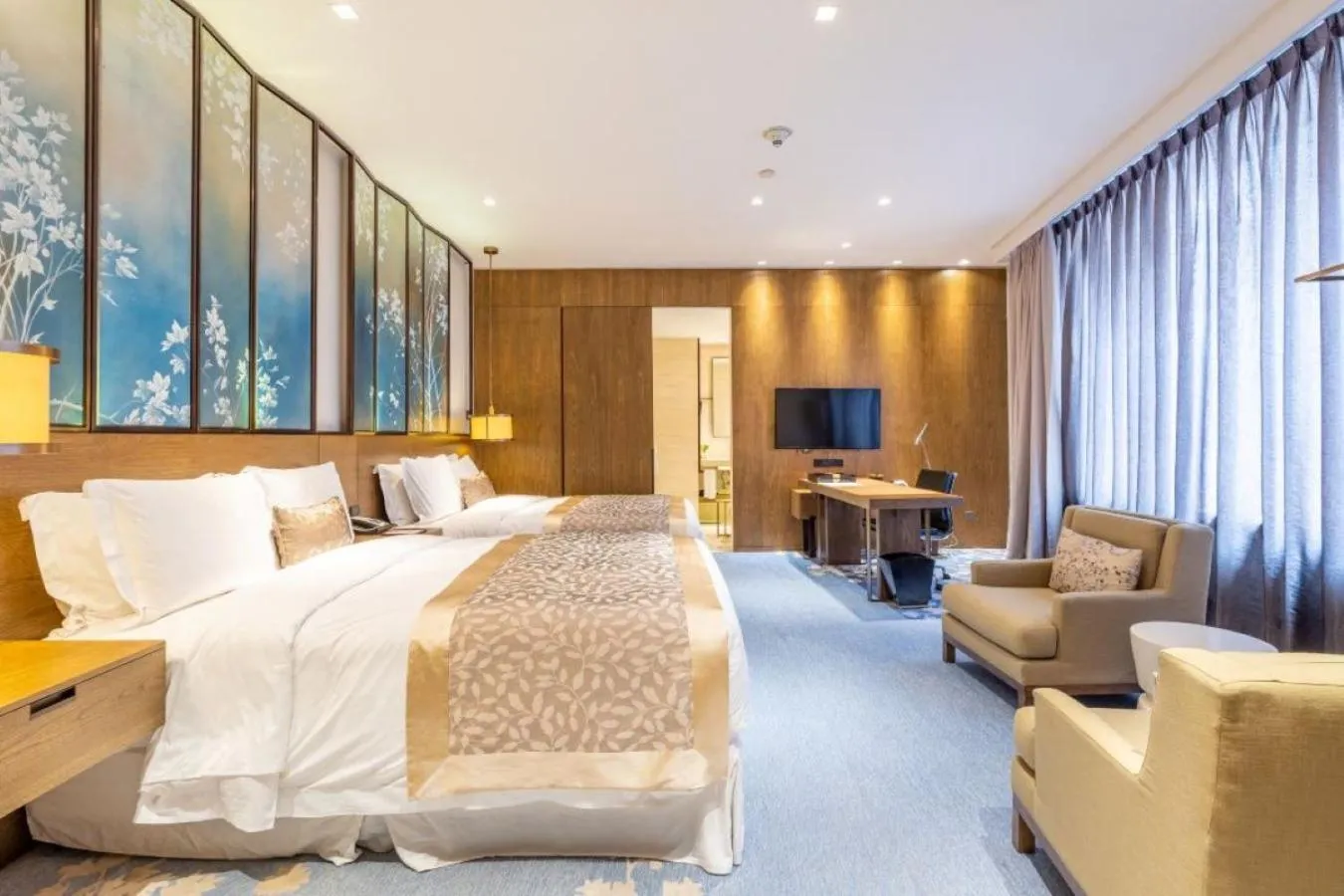 Premium Queen Room with Two Queen Beds in HUALUXE Shanghai Twelve At Hengshan