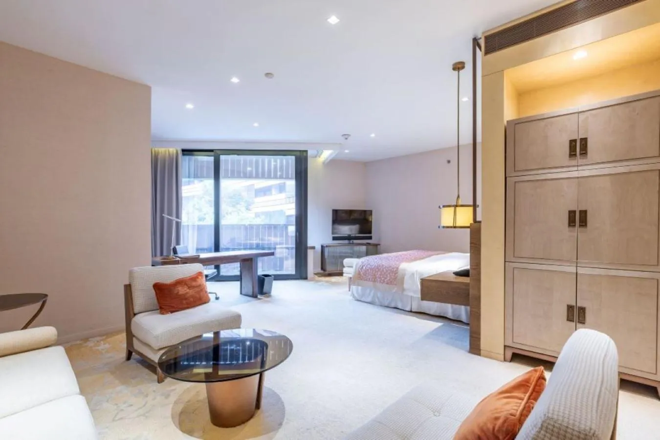 Junior King Suite in HUALUXE Shanghai Twelve At Hengshan