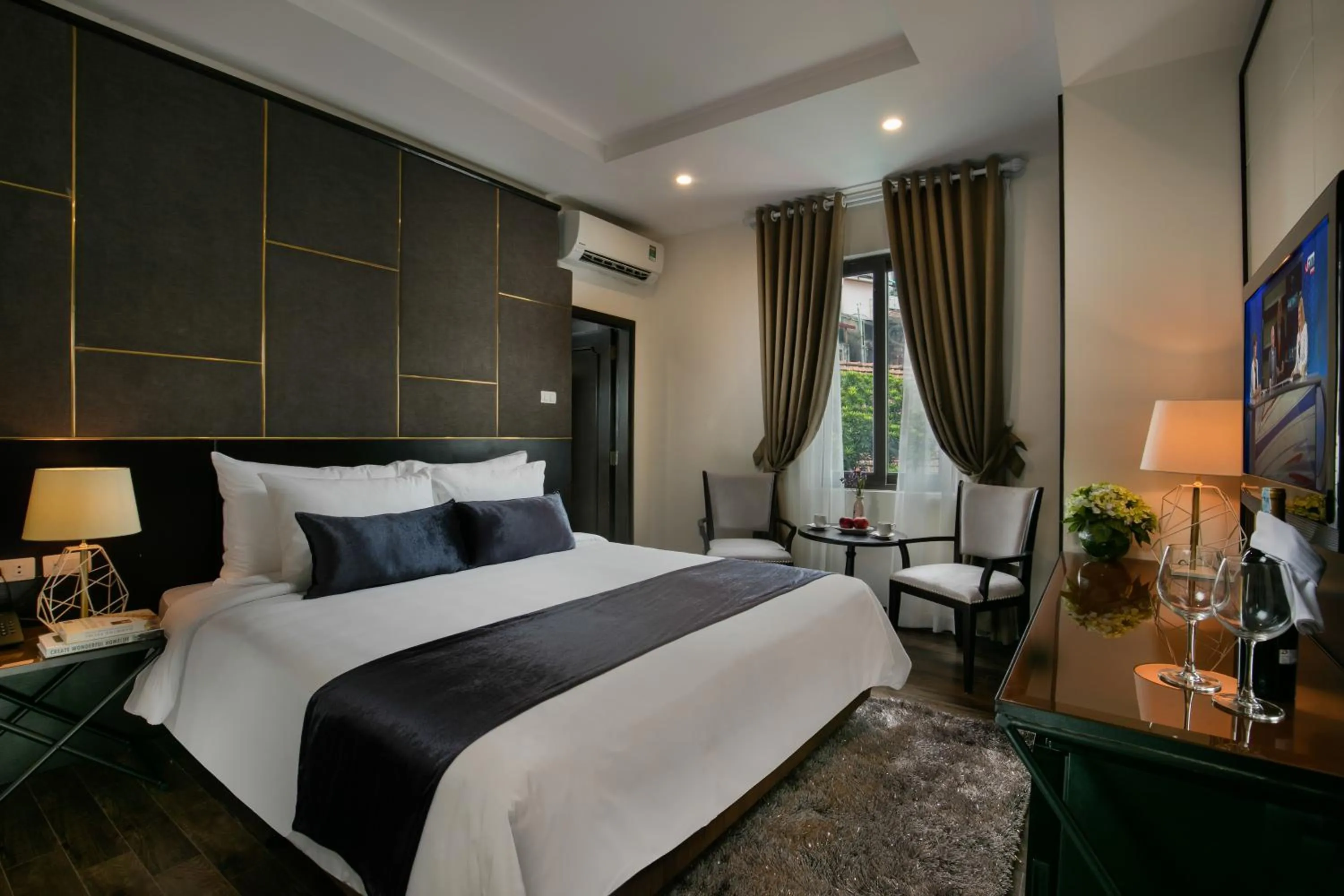 Deluxe Double or Twin Room with City View in La Santé Hotel & Spa