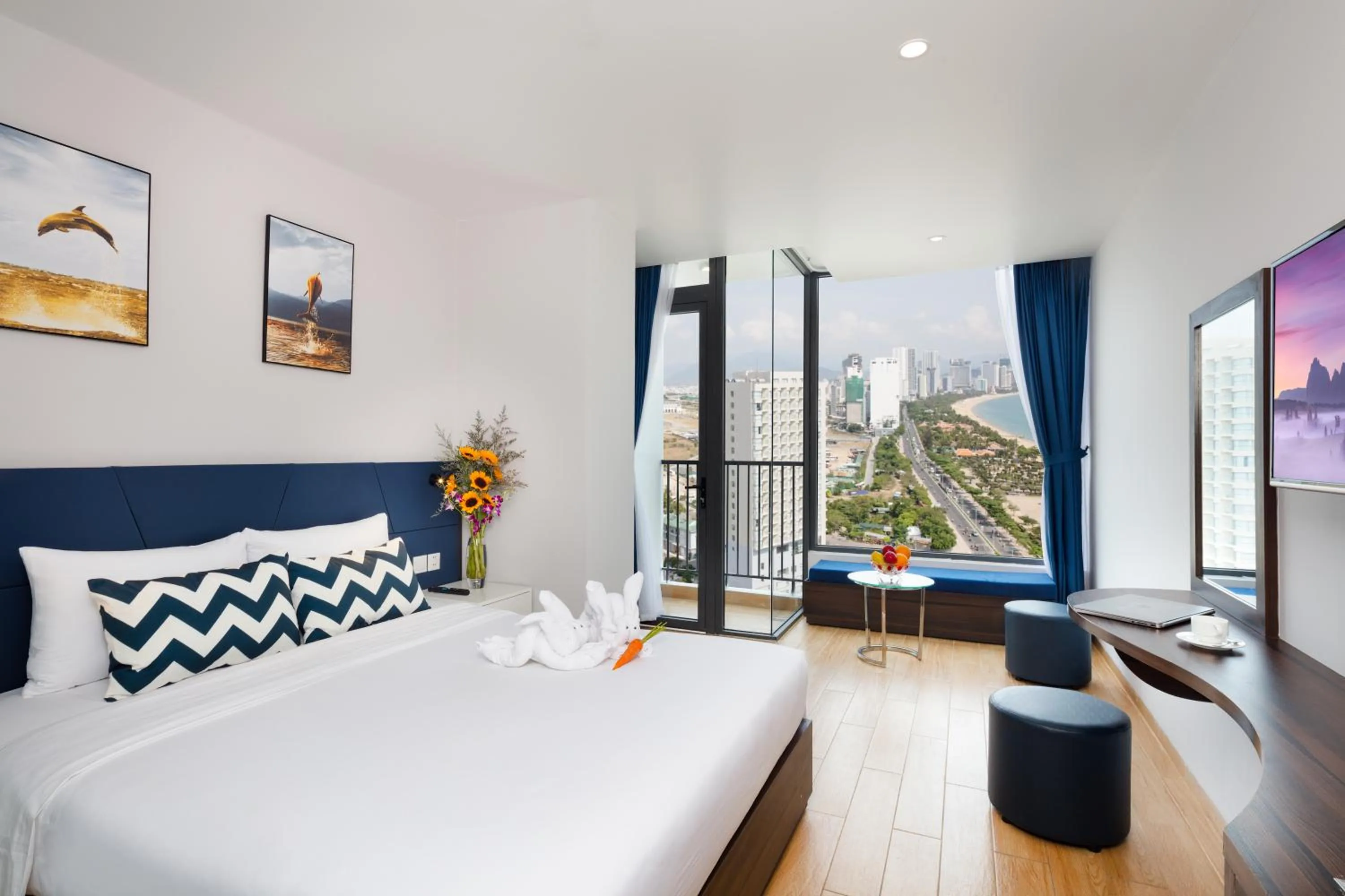 Deluxe Room with Partial Sea View in Crown Hotel Nha Trang